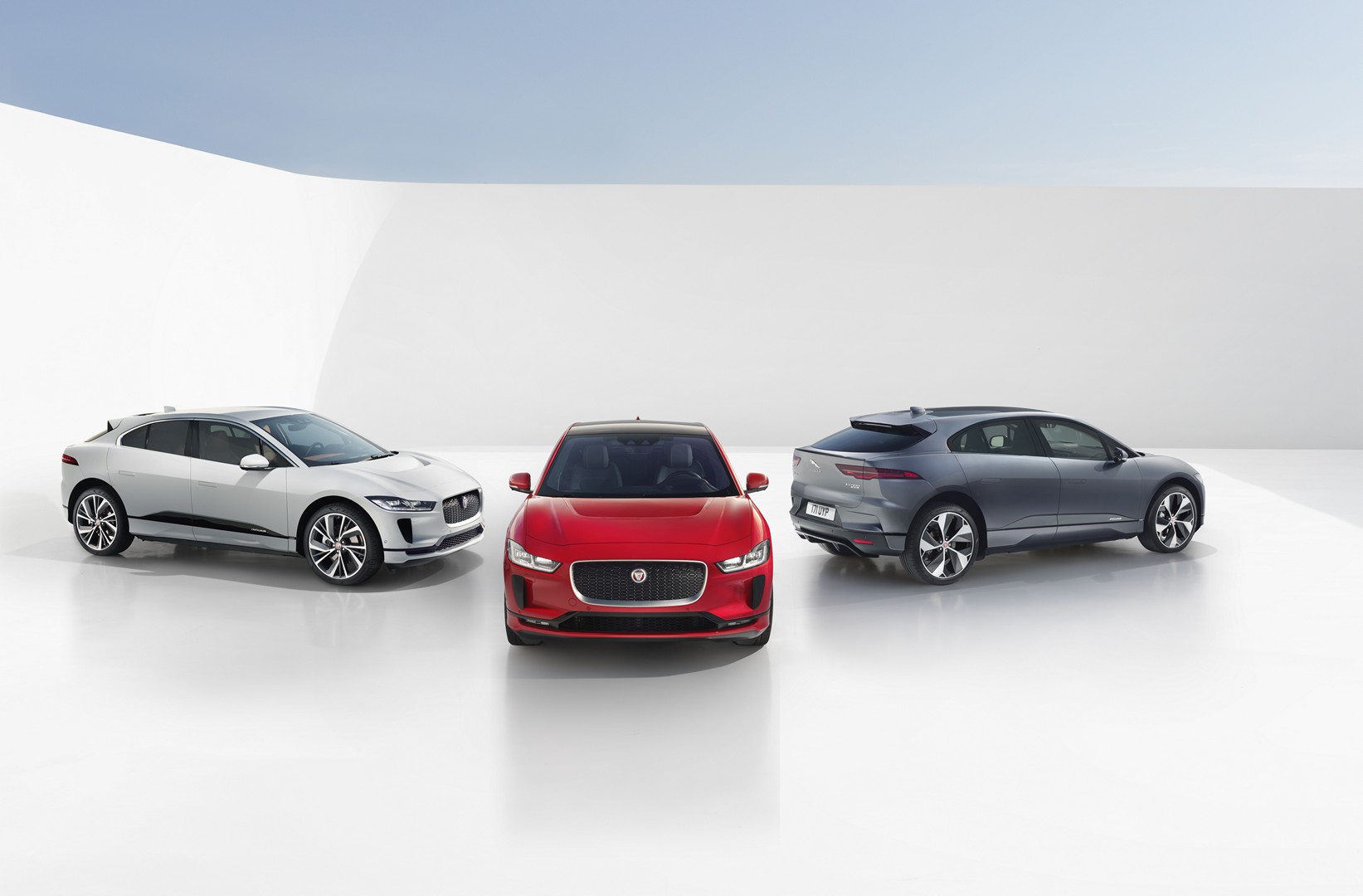https://s1.cdn.autoevolution.com/images/news/gallery/2020-jaguar-i-pace-update-offers-234-miles-of-range-thanks-to-etrophy-know-how_2.jpg