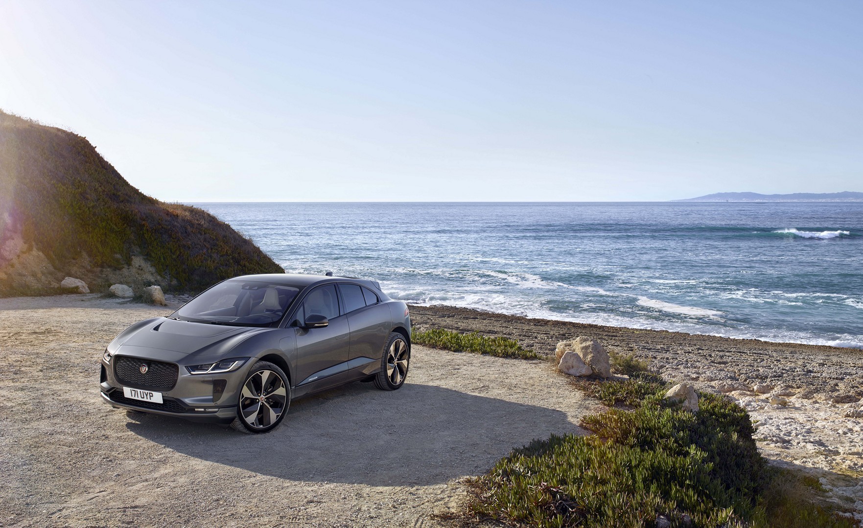 https://s1.cdn.autoevolution.com/images/news/gallery/2020-jaguar-i-pace-update-offers-234-miles-of-range-thanks-to-etrophy-know-how_35.jpg