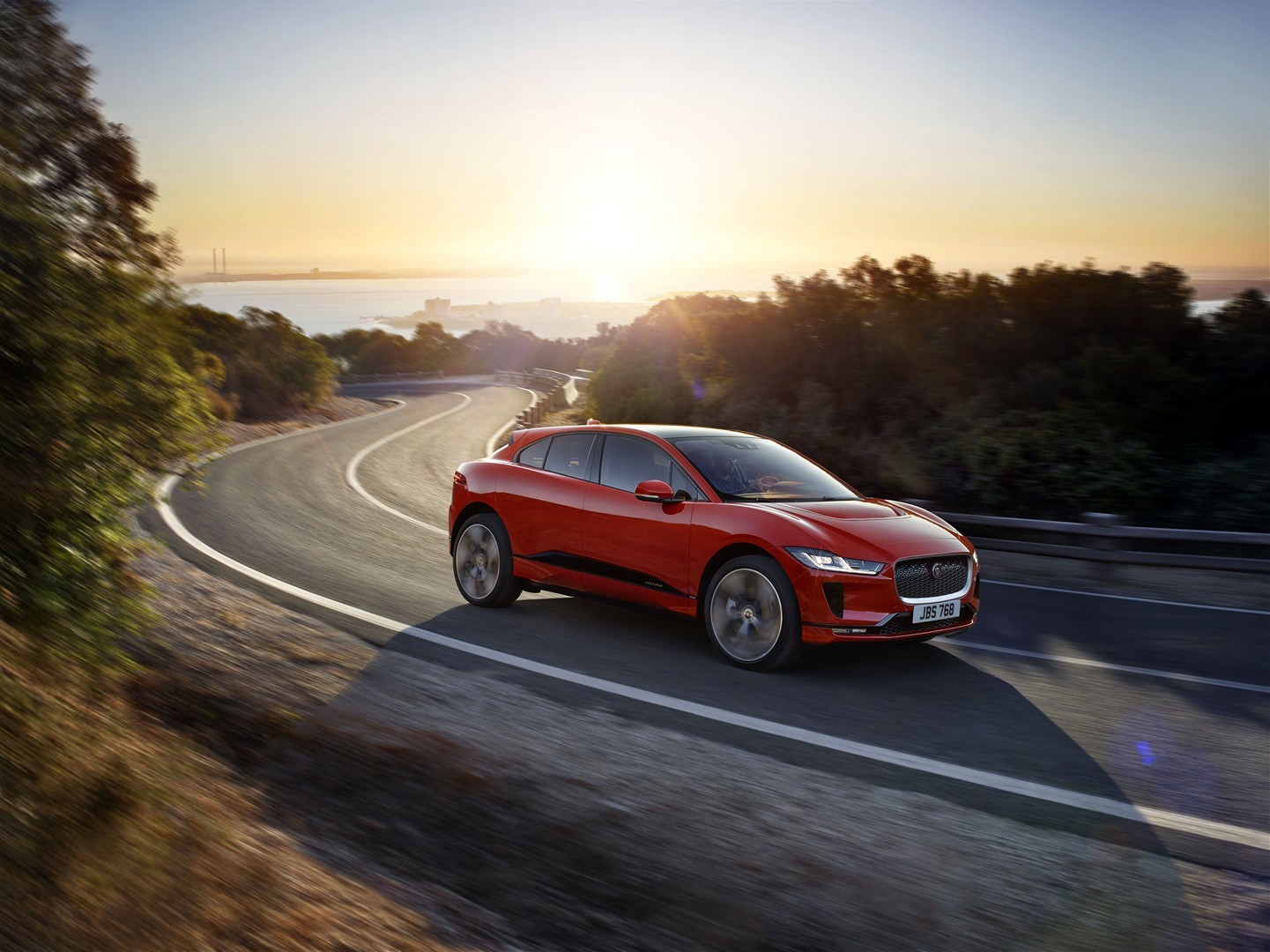 https://s1.cdn.autoevolution.com/images/news/gallery/2020-jaguar-i-pace-update-offers-234-miles-of-range-thanks-to-etrophy-know-how_49.jpg