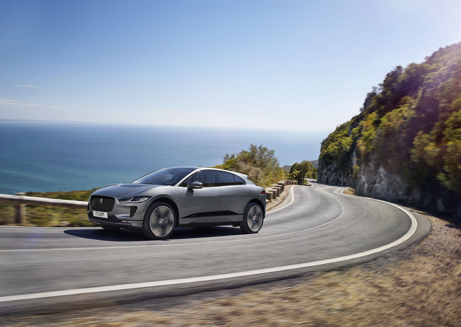 https://s1.cdn.autoevolution.com/images/news/gallery/2020-jaguar-i-pace-update-offers-234-miles-of-range-thanks-to-etrophy-know-how_50.jpg