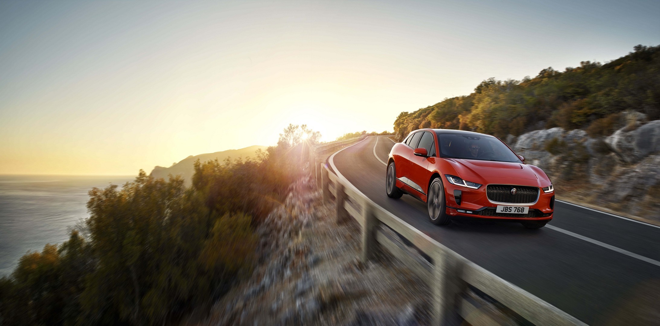 https://s1.cdn.autoevolution.com/images/news/gallery/2020-jaguar-i-pace-update-offers-234-miles-of-range-thanks-to-etrophy-know-how_51.jpg