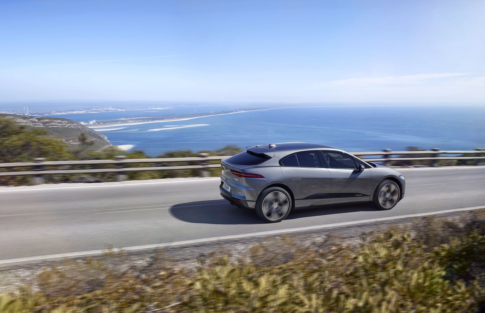 https://s1.cdn.autoevolution.com/images/news/gallery/2020-jaguar-i-pace-update-offers-234-miles-of-range-thanks-to-etrophy-know-how_53.jpg