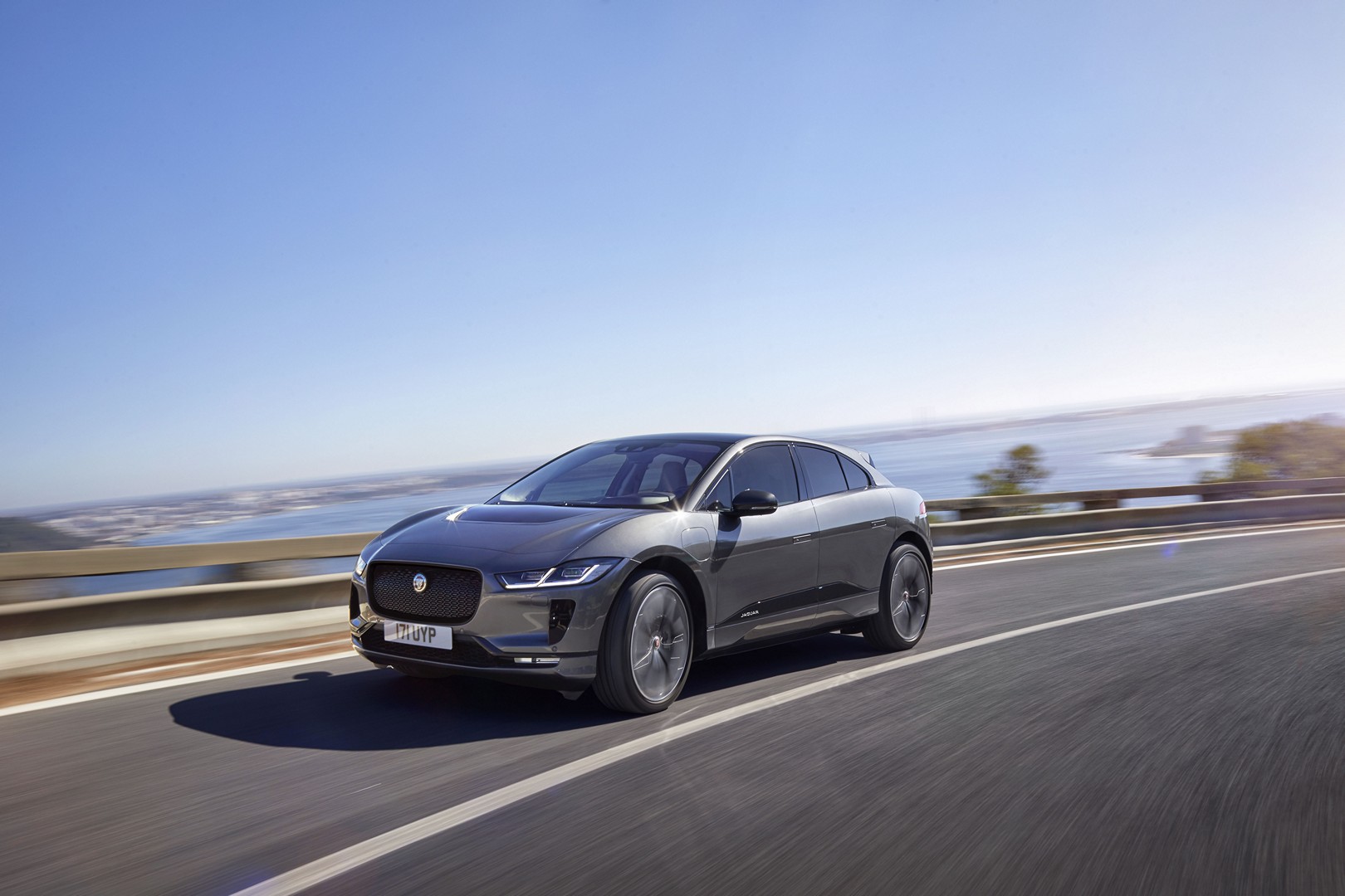 https://s1.cdn.autoevolution.com/images/news/gallery/2020-jaguar-i-pace-update-offers-234-miles-of-range-thanks-to-etrophy-know-how_58.jpg