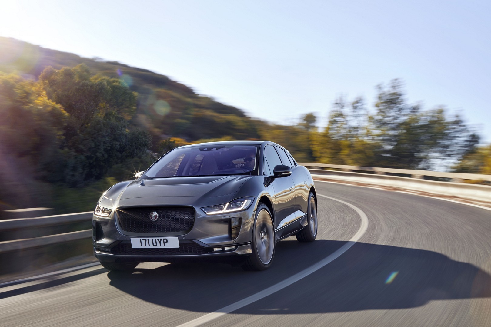 https://s1.cdn.autoevolution.com/images/news/gallery/2020-jaguar-i-pace-update-offers-234-miles-of-range-thanks-to-etrophy-know-how_59.jpg