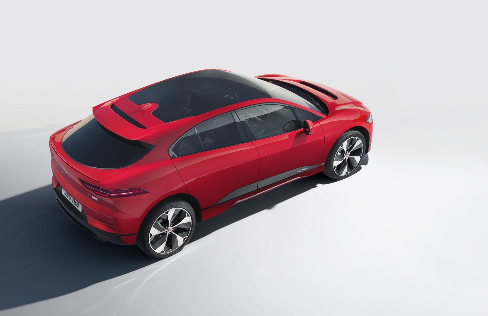 https://s1.cdn.autoevolution.com/images/news/gallery/2020-jaguar-i-pace-update-offers-234-miles-of-range-thanks-to-etrophy-know-how_6.jpg