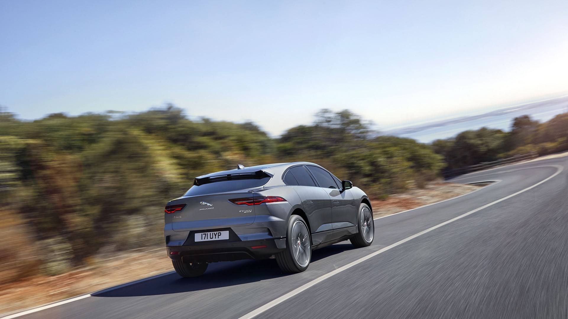 https://s1.cdn.autoevolution.com/images/news/gallery/2020-jaguar-i-pace-update-offers-234-miles-of-range-thanks-to-etrophy-know-how_61.jpg