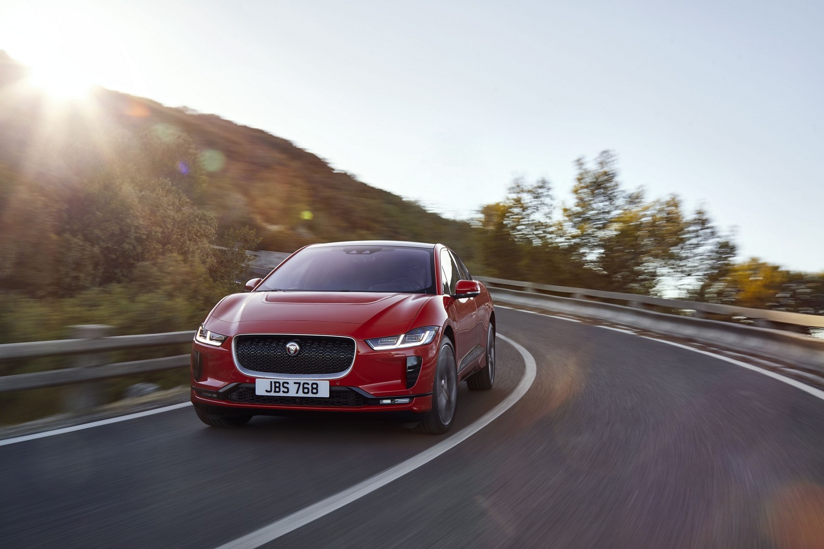 https://s1.cdn.autoevolution.com/images/news/gallery/2020-jaguar-i-pace-update-offers-234-miles-of-range-thanks-to-etrophy-know-how_66.jpg