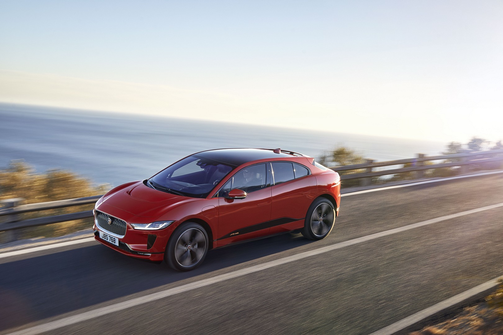 https://s1.cdn.autoevolution.com/images/news/gallery/2020-jaguar-i-pace-update-offers-234-miles-of-range-thanks-to-etrophy-know-how_79.jpg