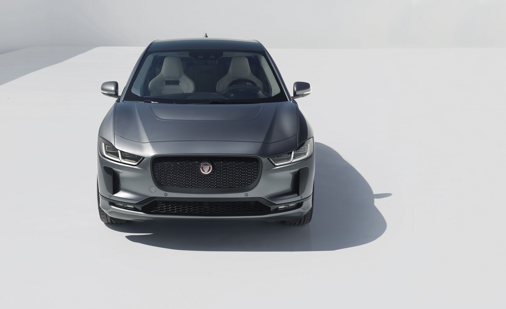 https://s1.cdn.autoevolution.com/images/news/gallery/2020-jaguar-i-pace-update-offers-234-miles-of-range-thanks-to-etrophy-know-how_8.jpg