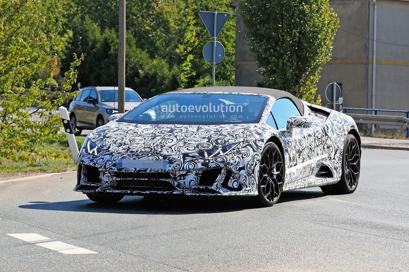 2020 Lamborghini Huracan Spyder Facelift Makes Spyshots ...
