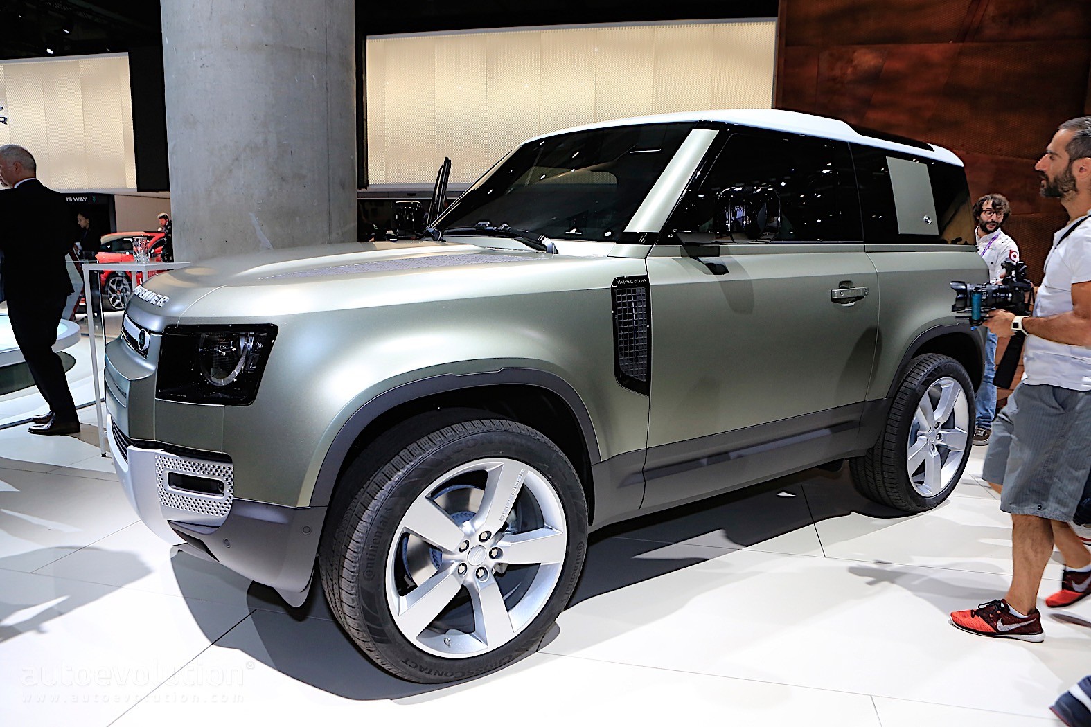 2020 Land Rover Defender 90 Convertible Looks Amazing, Too