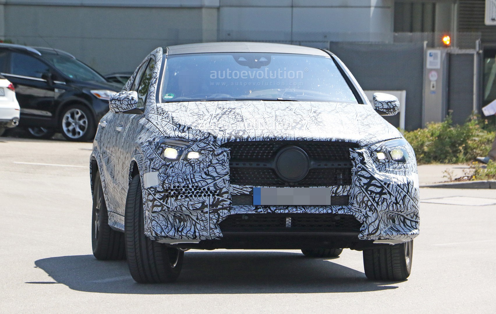 [Imagen: 2020-mercedes-gle-coupe-spied-up-close-w...-kit_1.jpg]