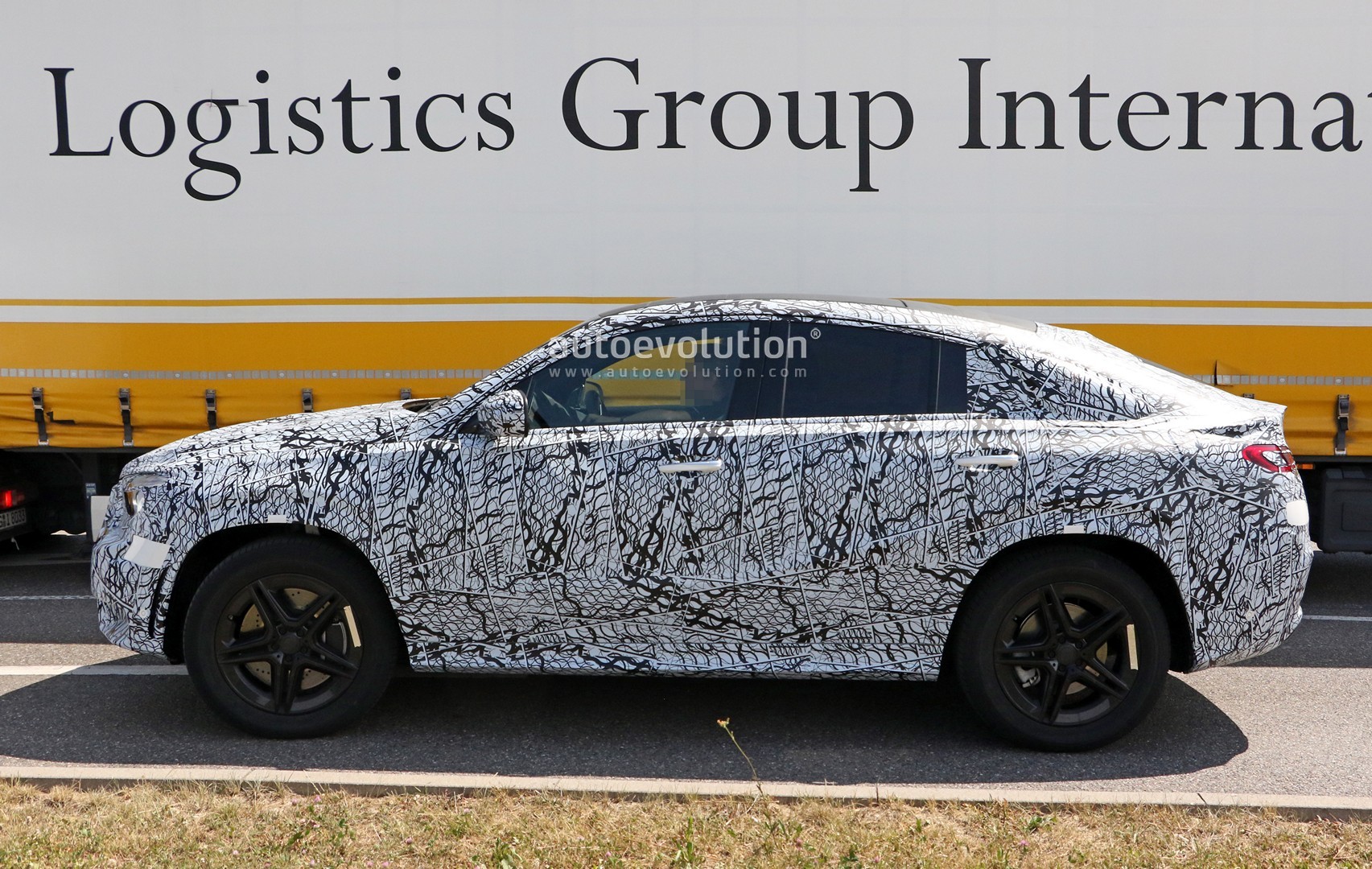 [Imagen: 2020-mercedes-gle-coupe-spied-up-close-w...kit_15.jpg]