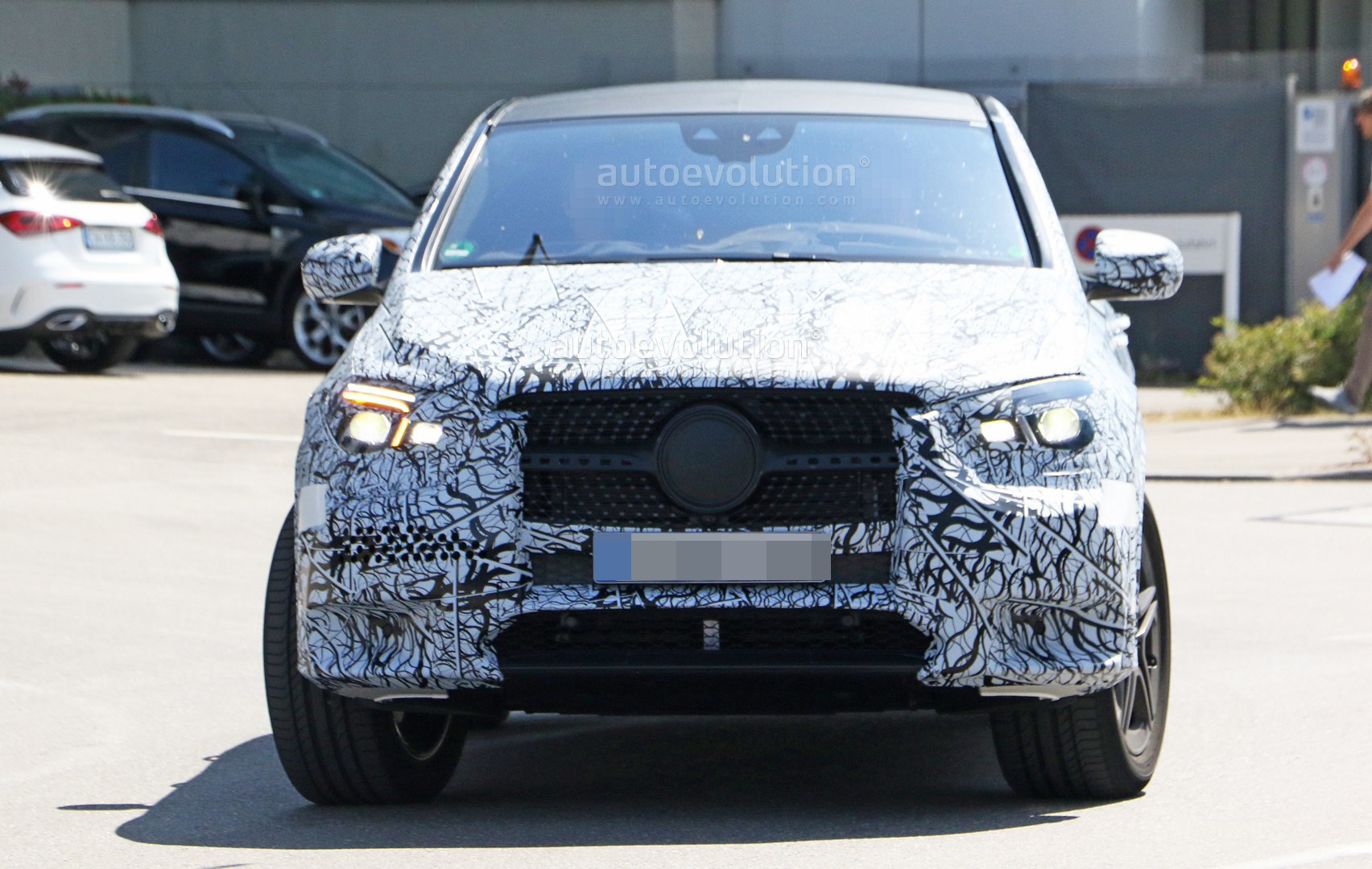 [Imagen: 2020-mercedes-gle-coupe-spied-up-close-w...-kit_2.jpg]