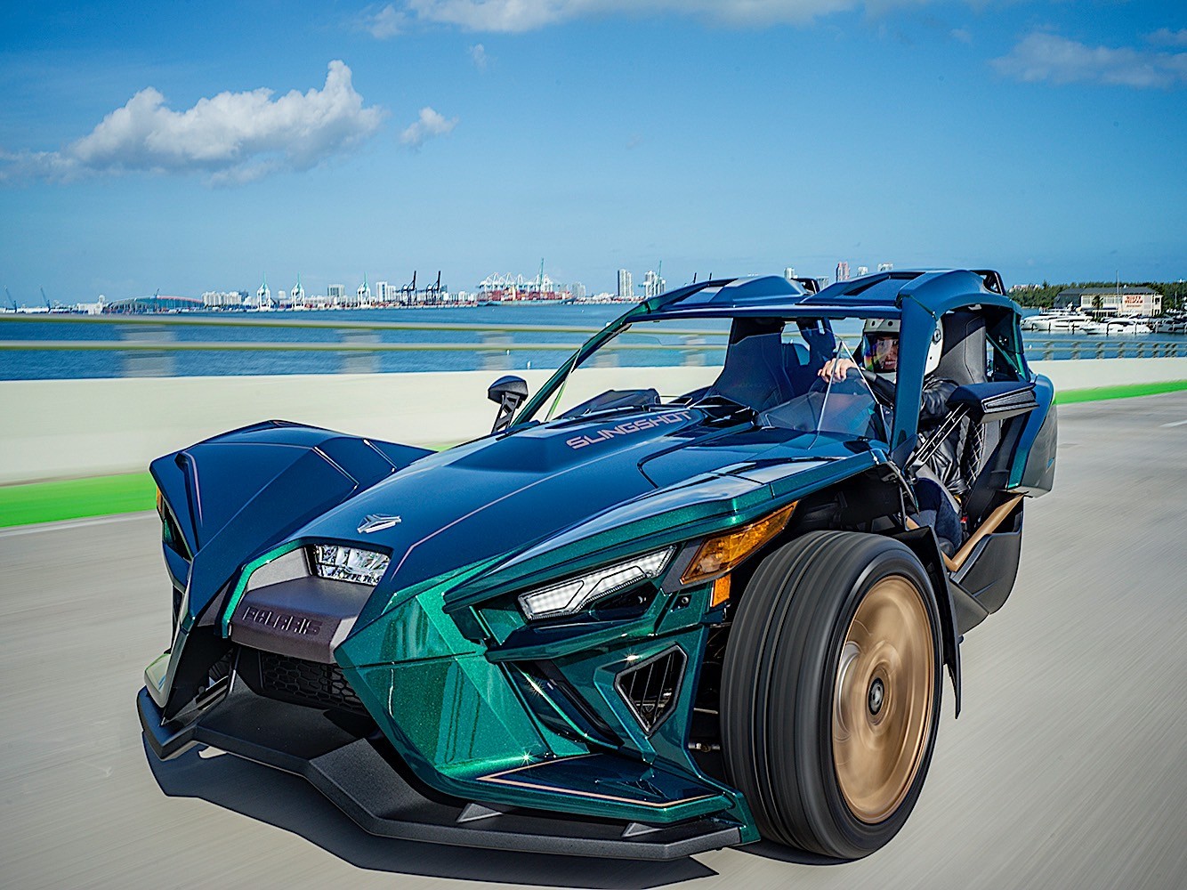 2020-polaris-slingshot-grand-touring-le-is-the-new-face-of-fun