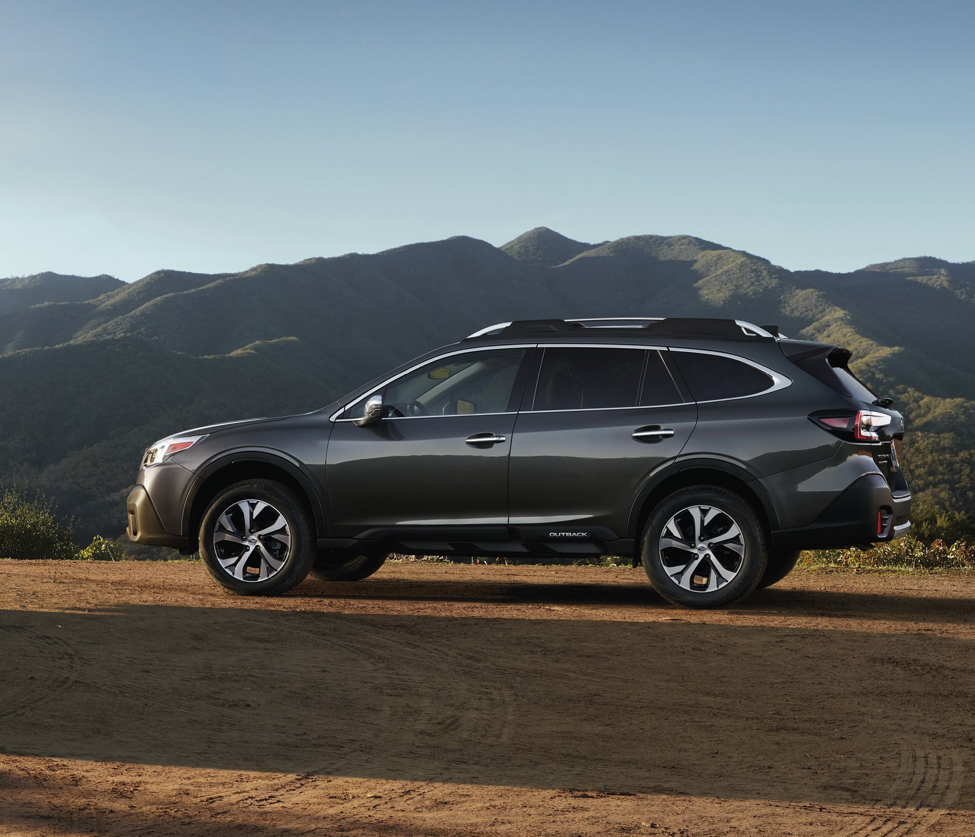 2020 Subaru Outback Revealed Somehow Looks More Rugged and Sporty 