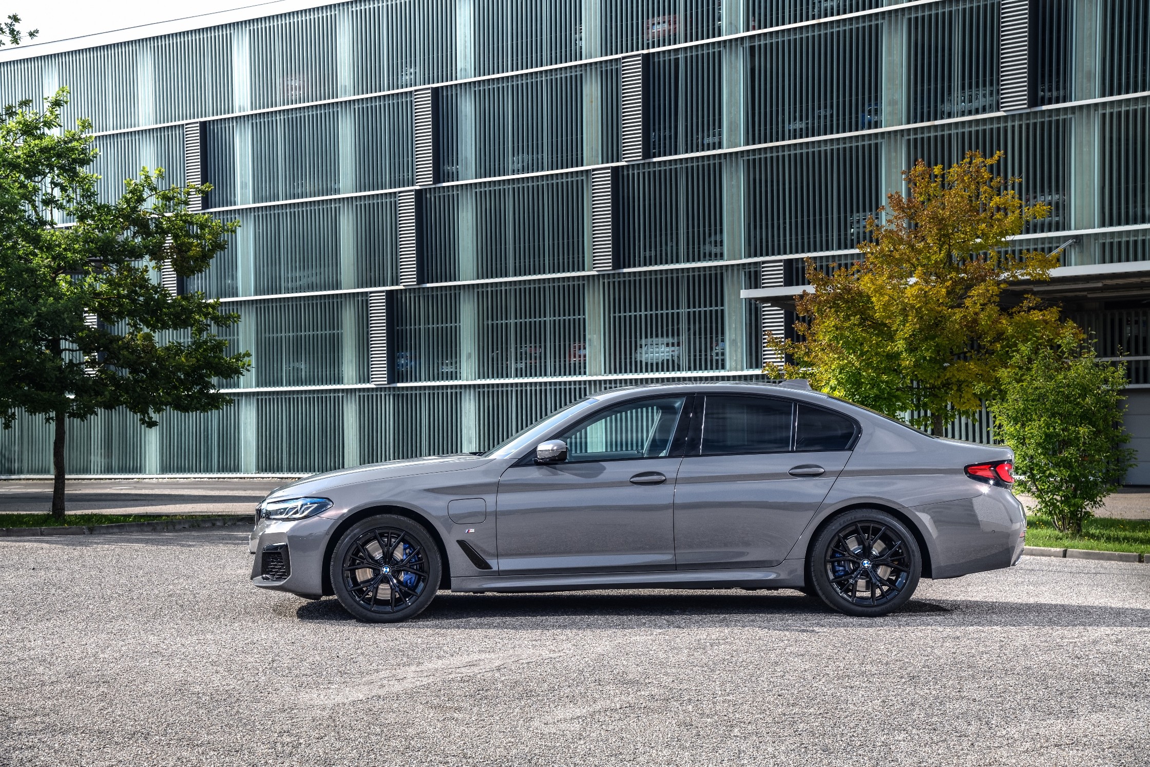 2021 BMW 5 Series Gains Powerful Plug-In Hybrid Option ...
