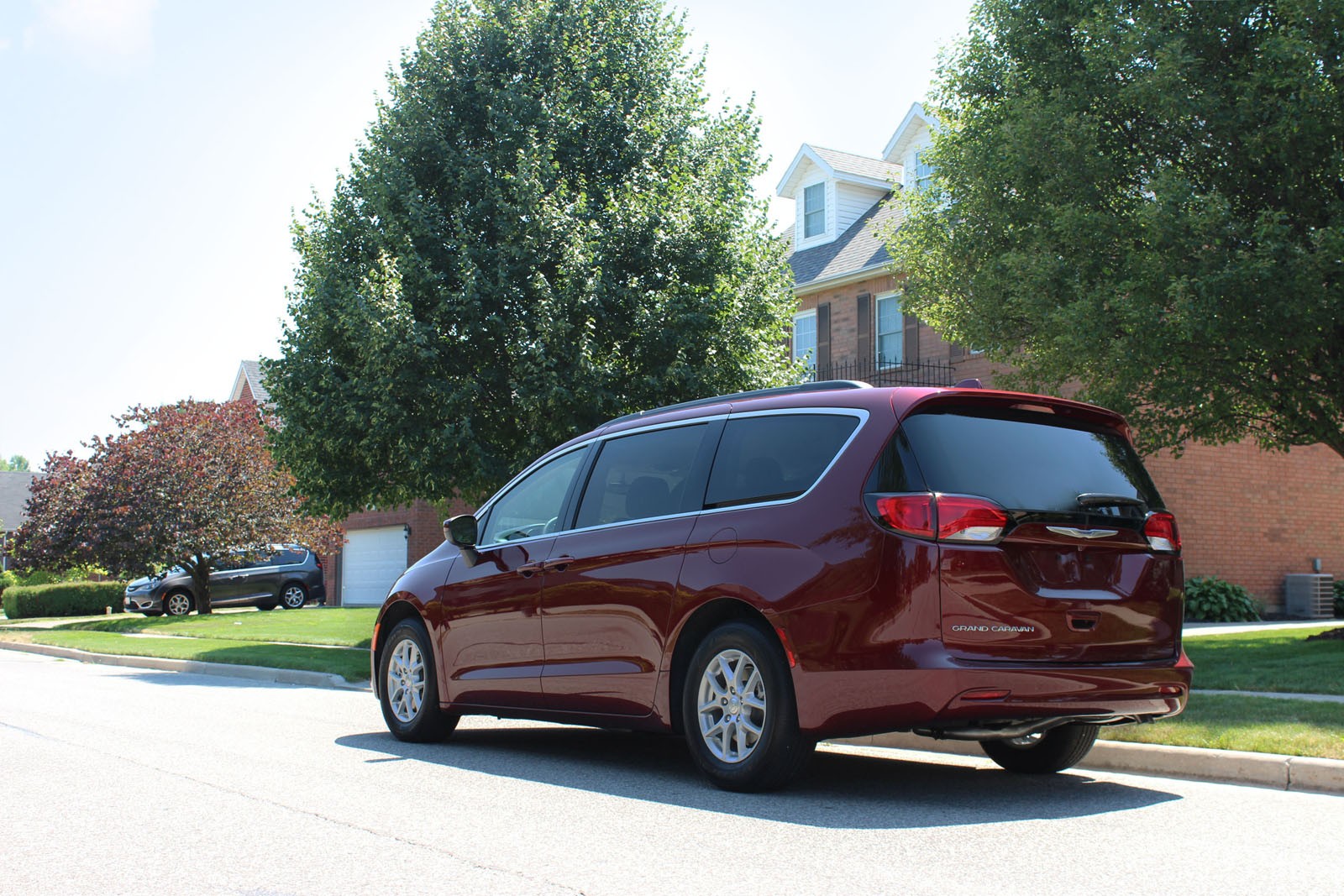 21 Chrysler Grand Caravan Is Actually The Voyager With A Different Badge Autoevolution