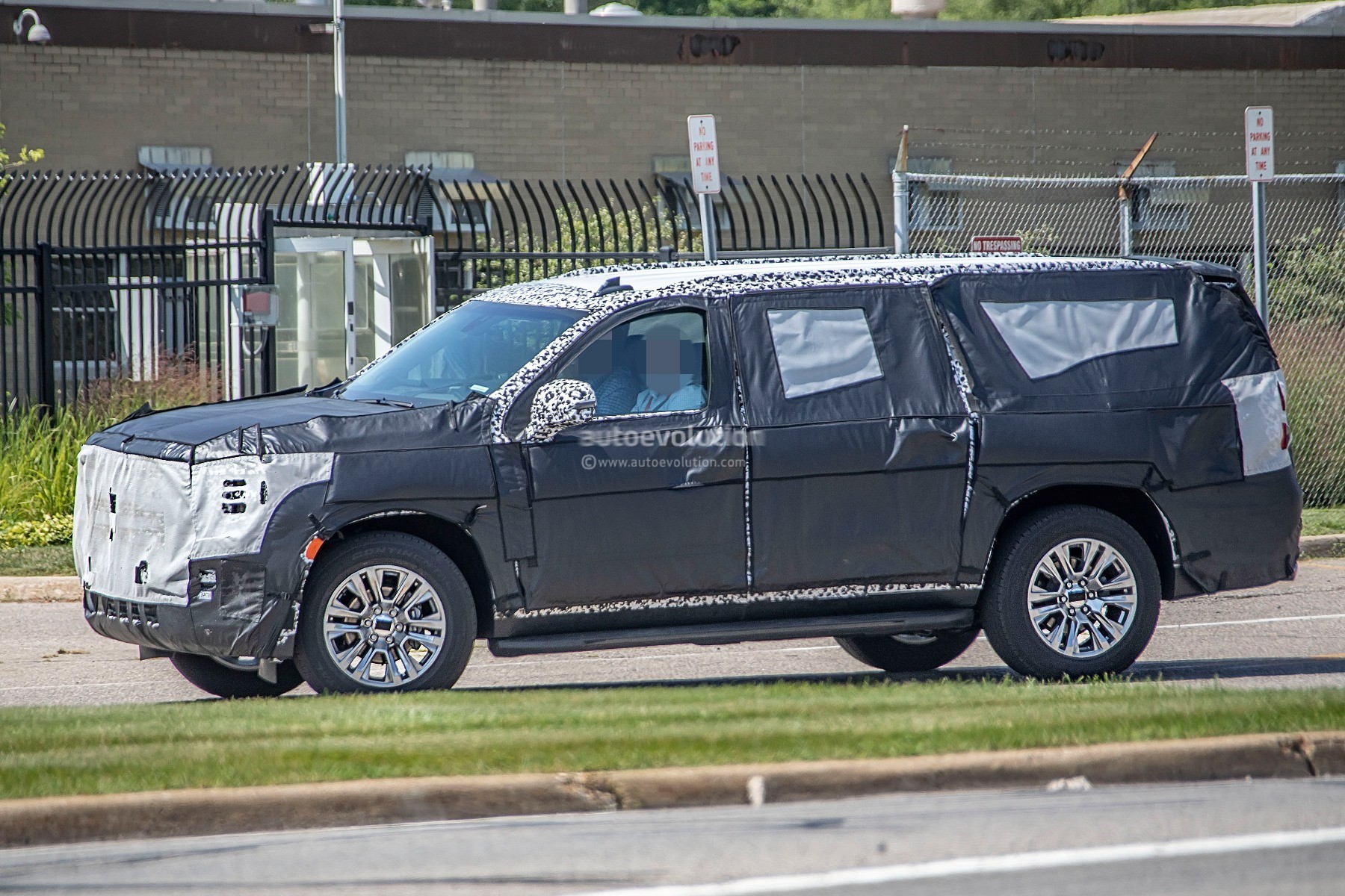 2021 GMC Yukon Spied In XL Denali Configuration Out In the Wild.