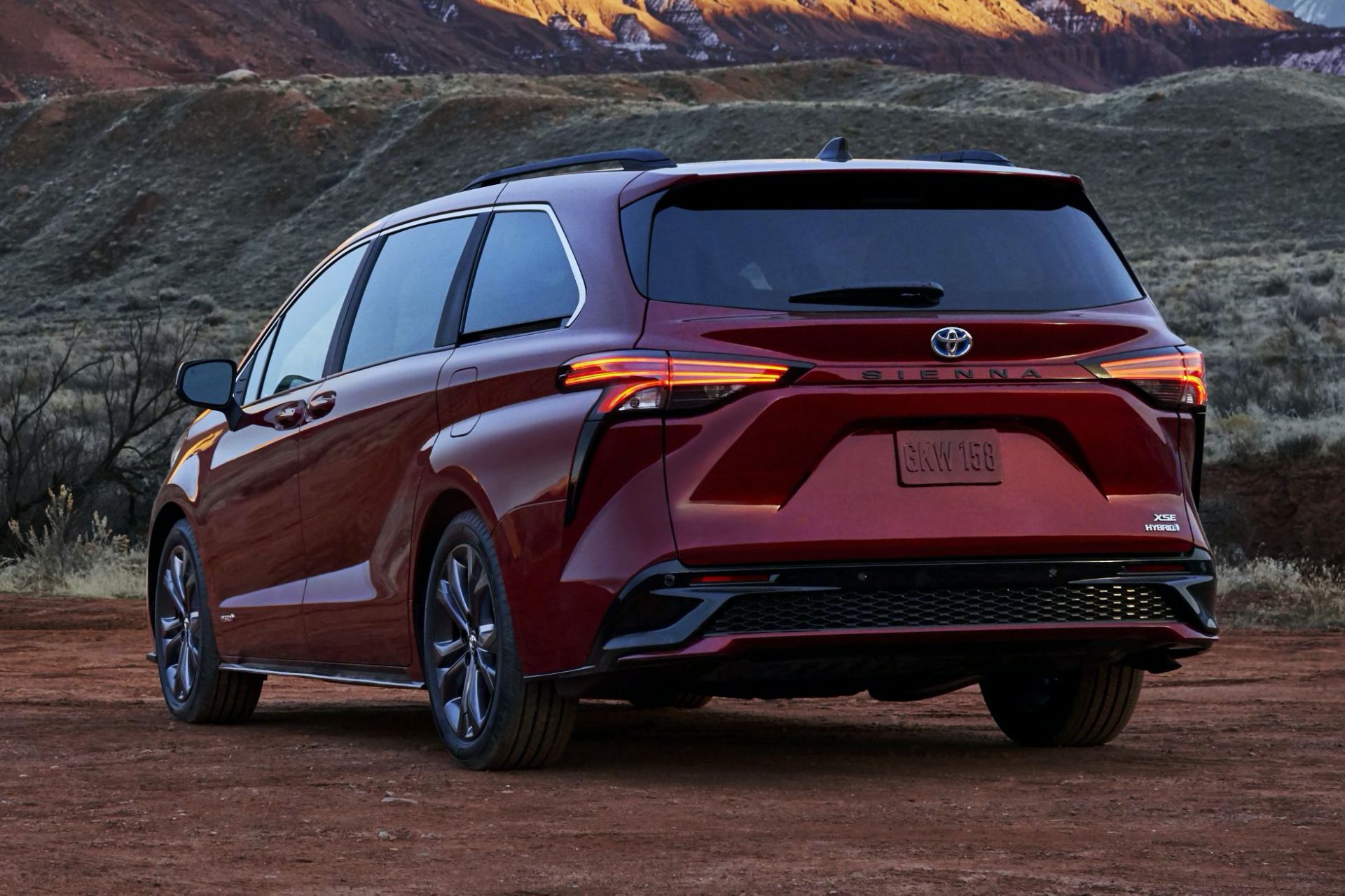 2021 toyota sienna unveiled as bold new hybrid minivan