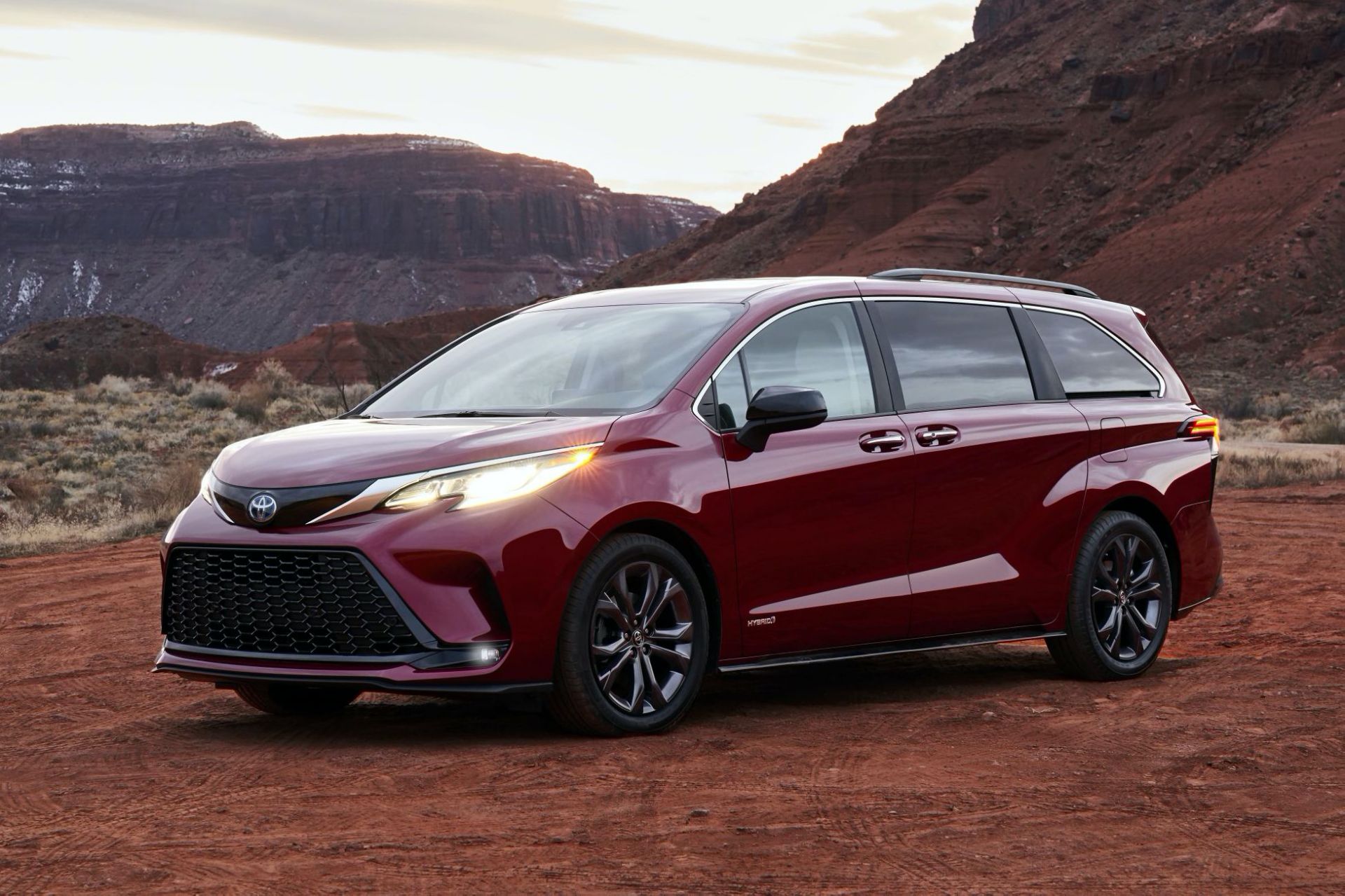 2021 Toyota Sienna Unveiled as Bold New Hybrid Minivan With Available