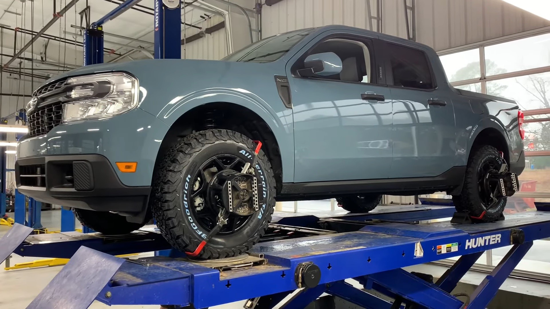 2022-ford-maverick-looks-really-good-with-2-0-inch-lift-kit-and-30-5