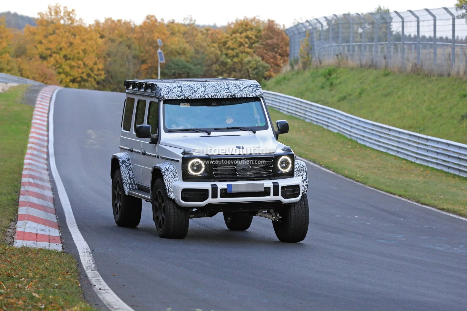 2022-g-class-4x4-squared-is-like-an-elephant-on-rollerblades-on-the-nurburgring_3.jpg