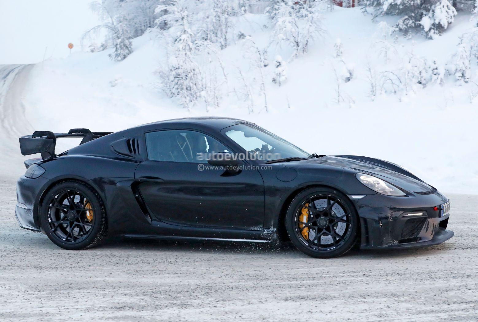 2022 Porsche 718 Cayman GT4 RS – What We Know About the Mid-Engine