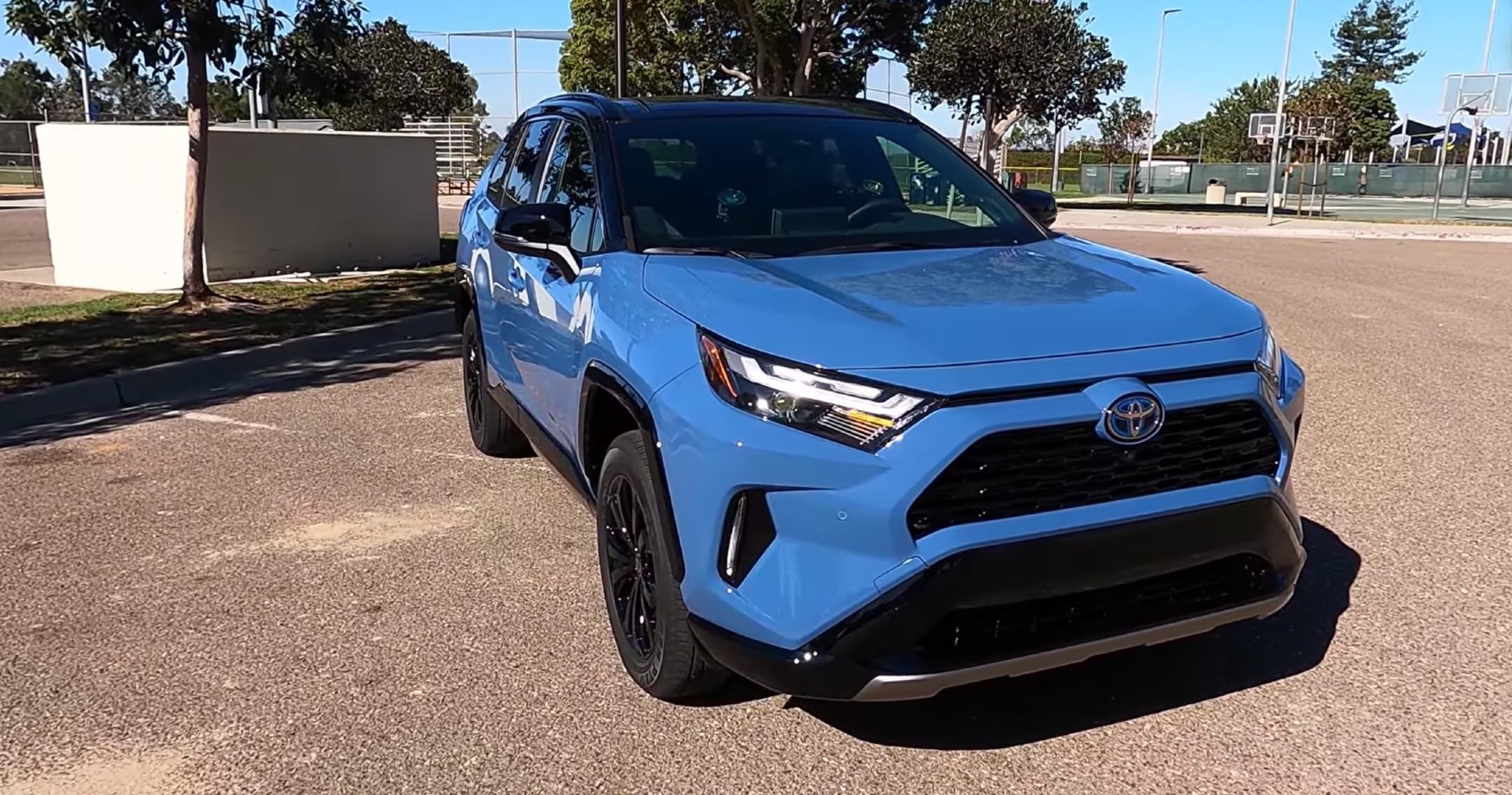 2022 Toyota RAV4 XSE Hybrid Is a Competent, Handsome, FamilyPerfect