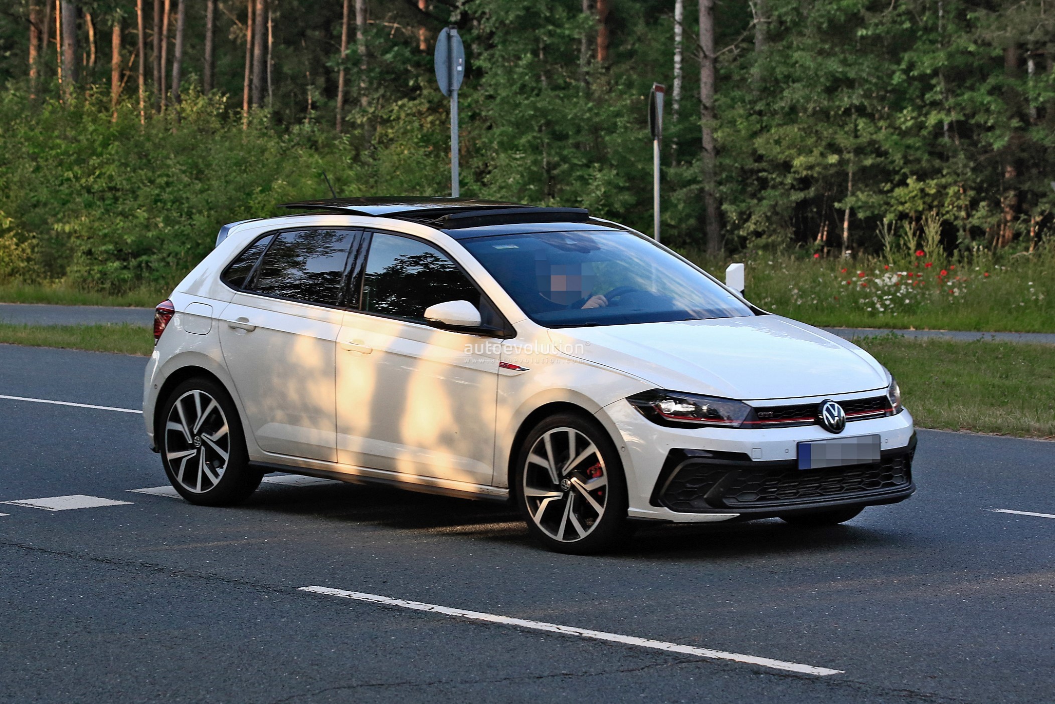 2022 Volkswagen Polo GTI Facelift Shows New Lights and Bumper in Fresh