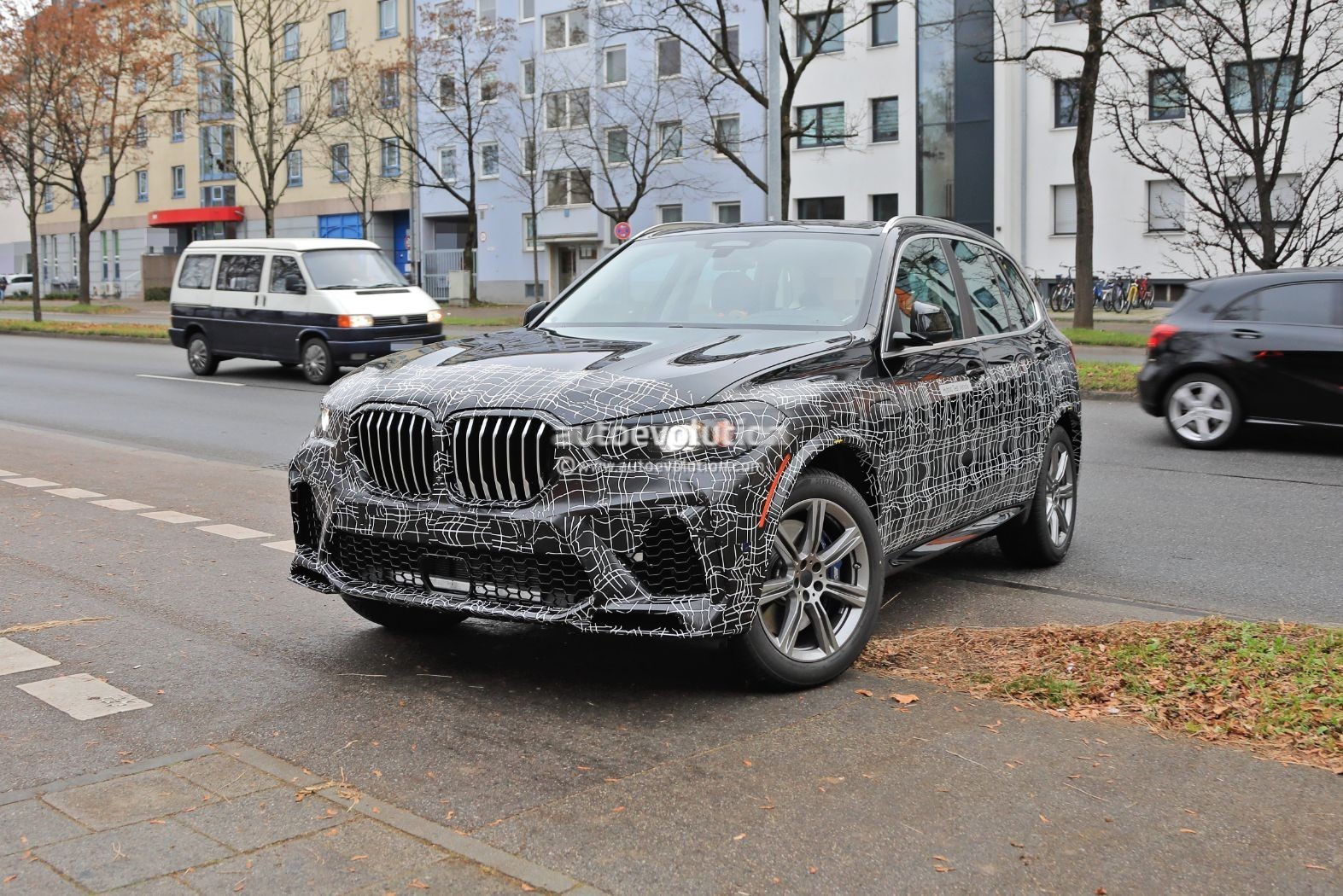 2022 BMW X5 LCI Plug-in Prototype Caught During Testing Center Delivery