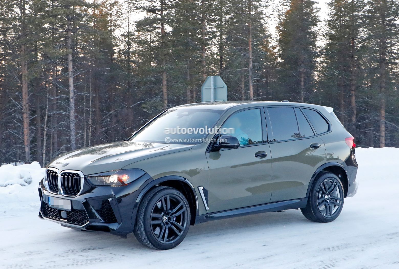 2023 BMW X5 M LCI to Get Giant Curved Interior Display from Electric iX