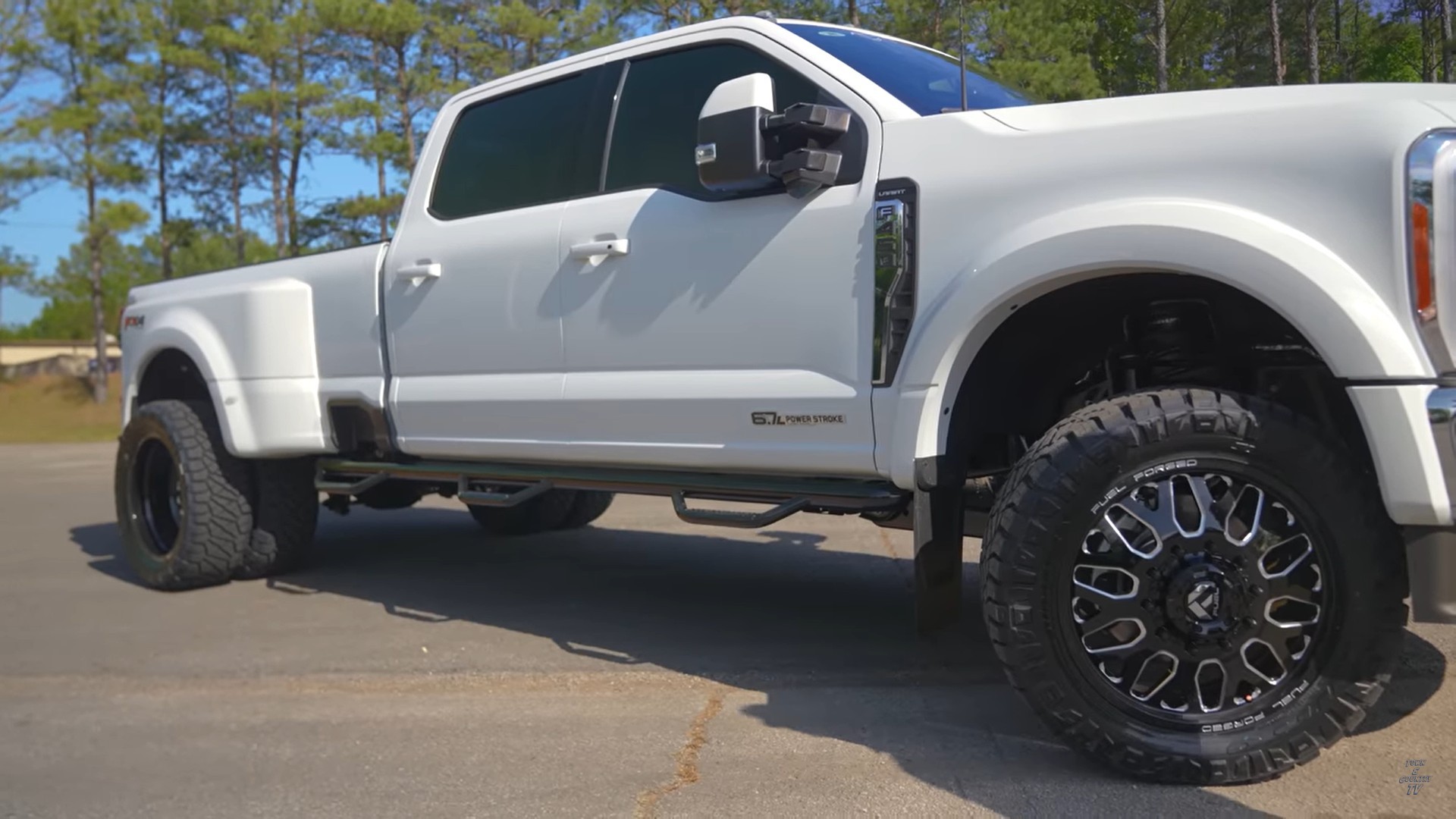 2023 Ford F450 Super Duty Dually Keeps It Level on Fuel 22s