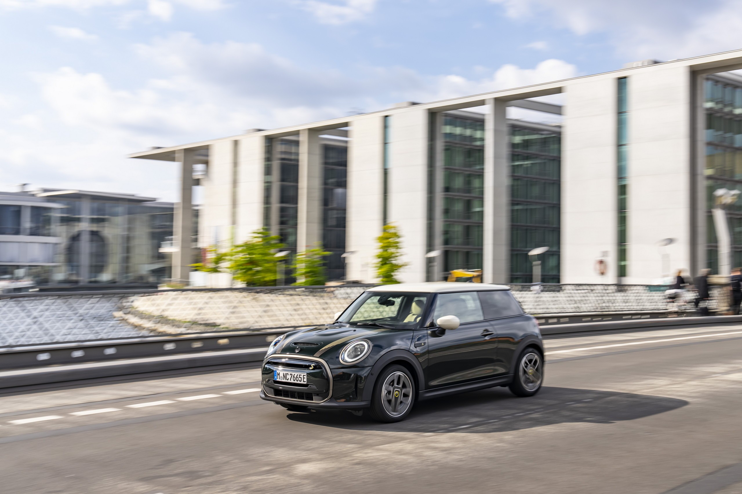 2023 MINI Cooper SE Electric Hatchback Joins the Resolute Family ...