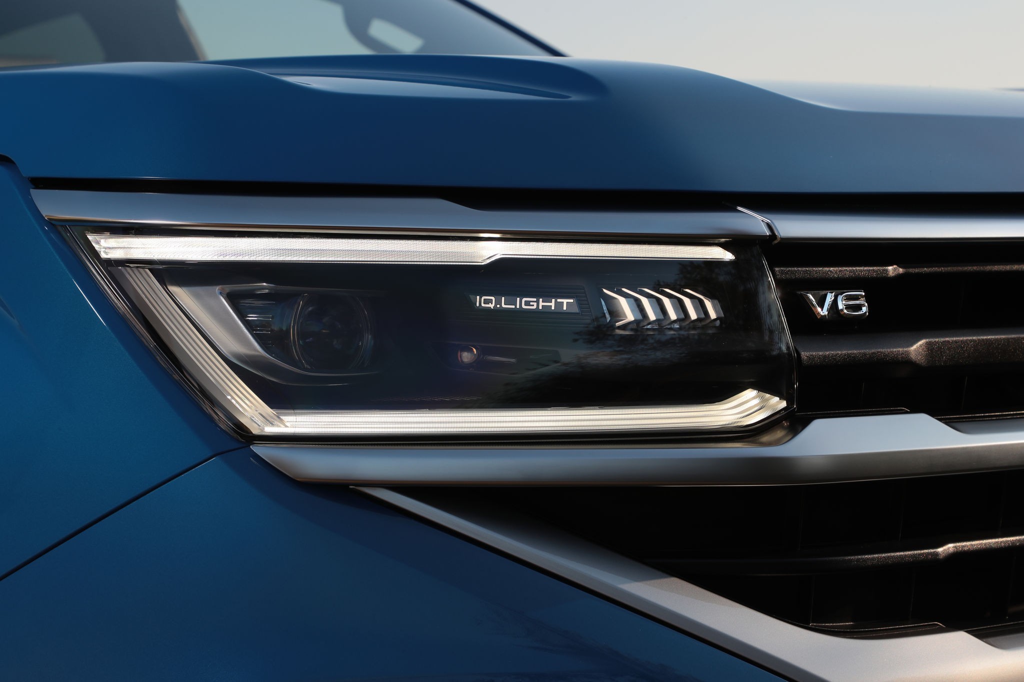 2023-volkswagen-amarok-unveiled-with-up-to-298-hp-it-s-also-a-larger-posher-beast_12.jpg (2048×1365)