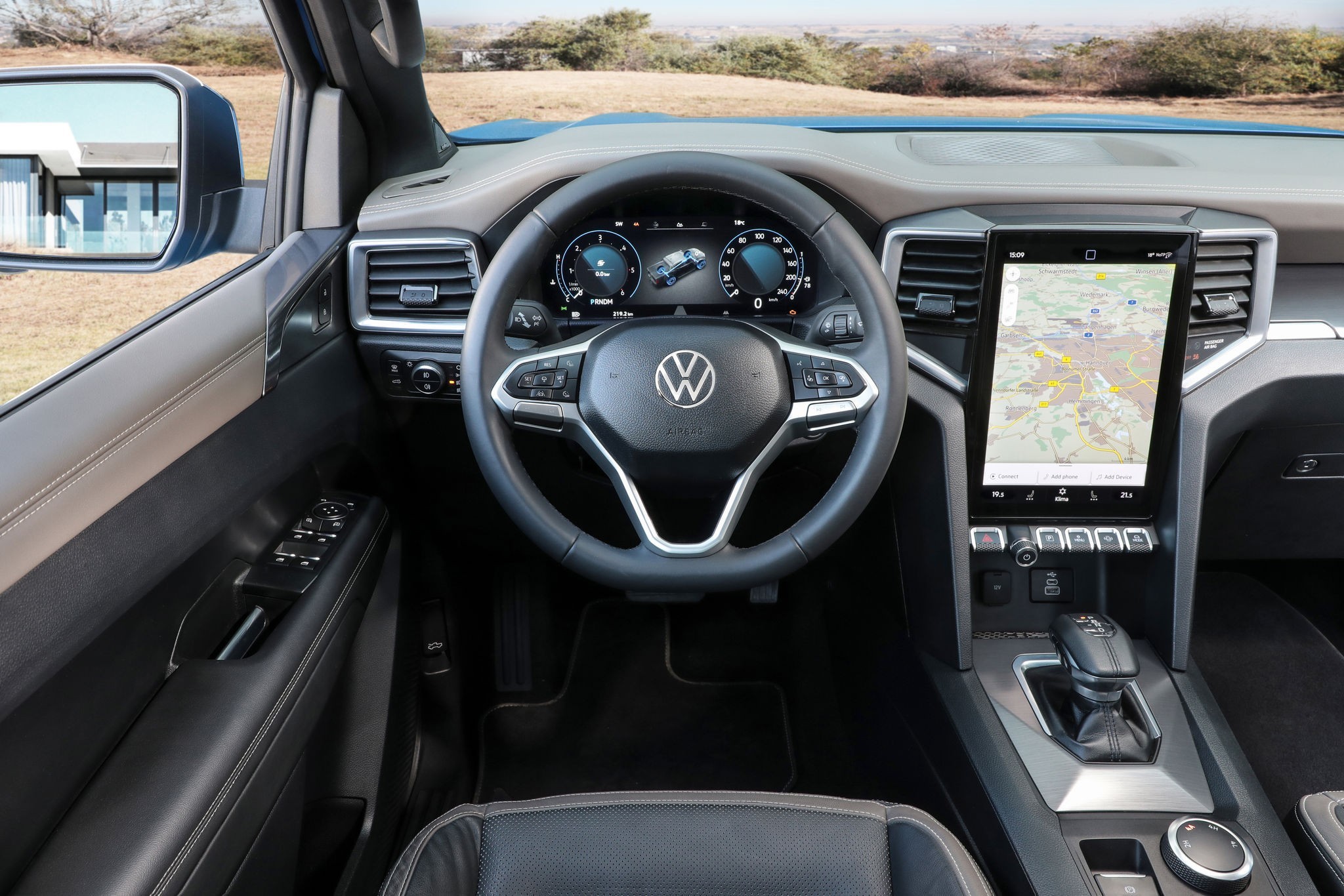 2023-volkswagen-amarok-unveiled-with-up-to-298-hp-it-s-also-a-larger-posher-beast_26.jpg (2048×1366)