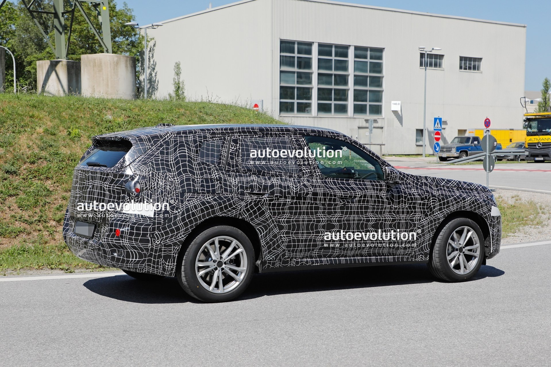 2024 BMW X3 Spied on the Road, Brings New Flavor to the Traditional Recipe  - autoevolution
