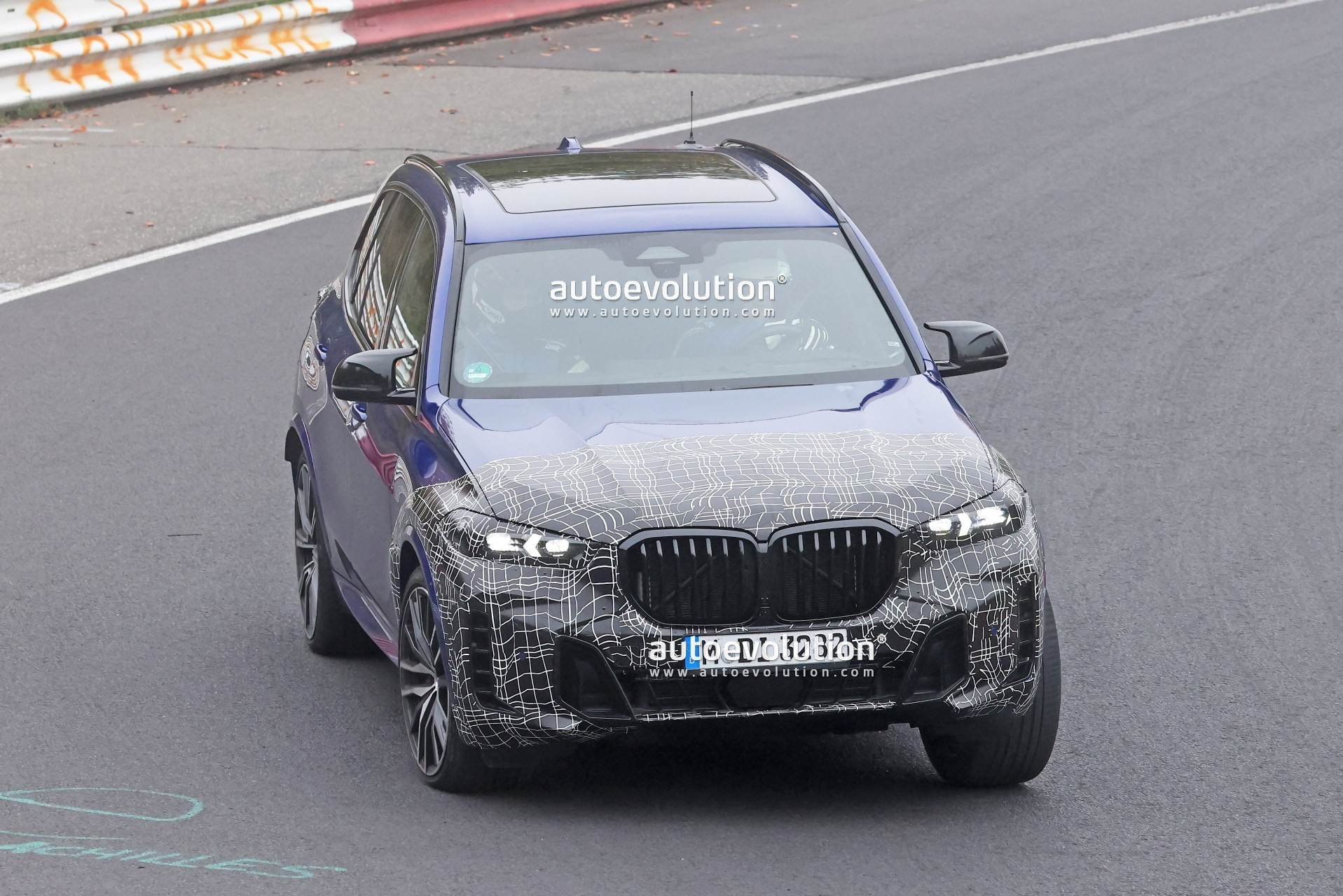 2024 BMW X5 M60i Hits the Nurburgring With Its Big Grille and Gets Driven Hard autoevolution