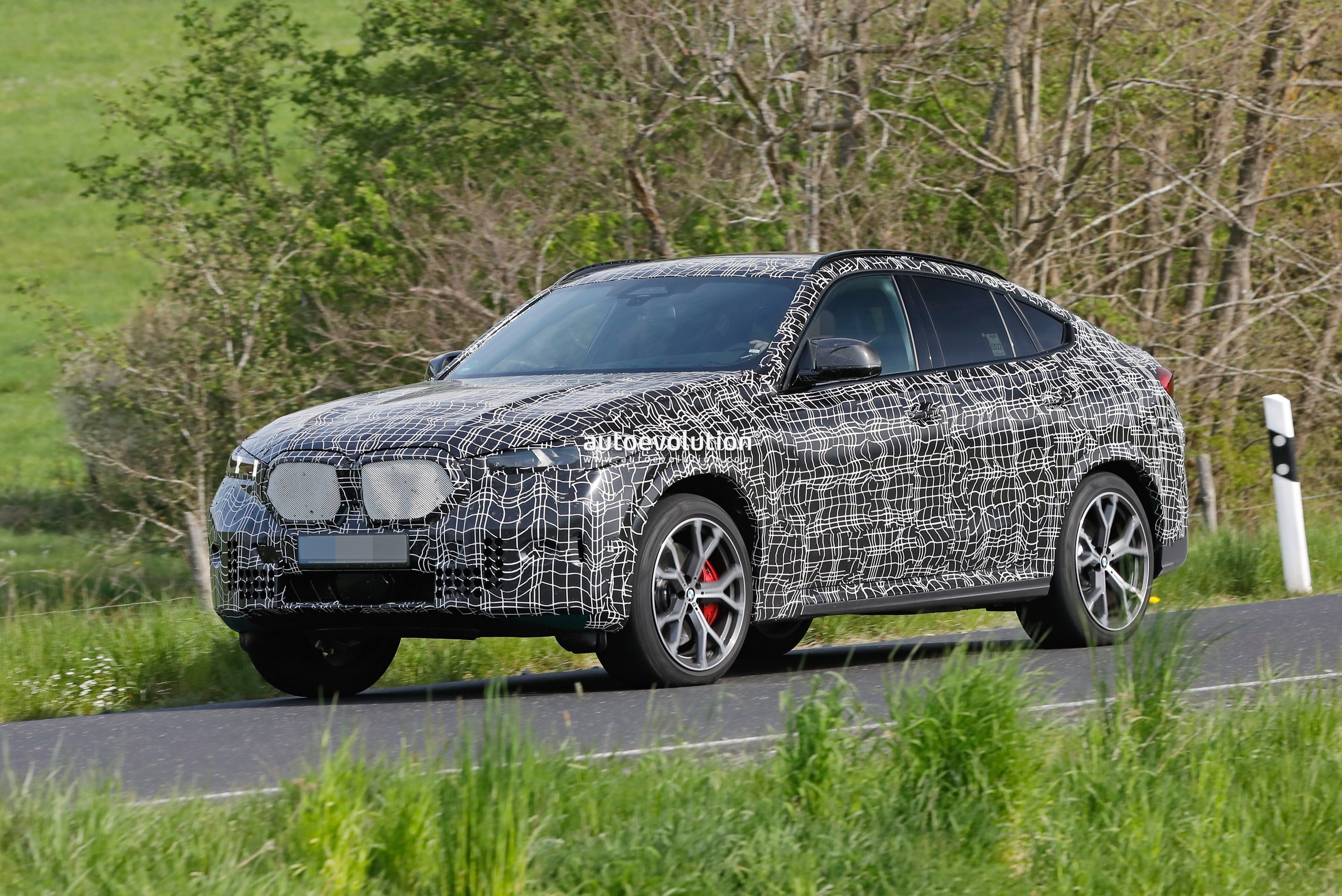 2024 BMW X6 Adds More Camouflage for Nurburgring Testing, Camera Lens