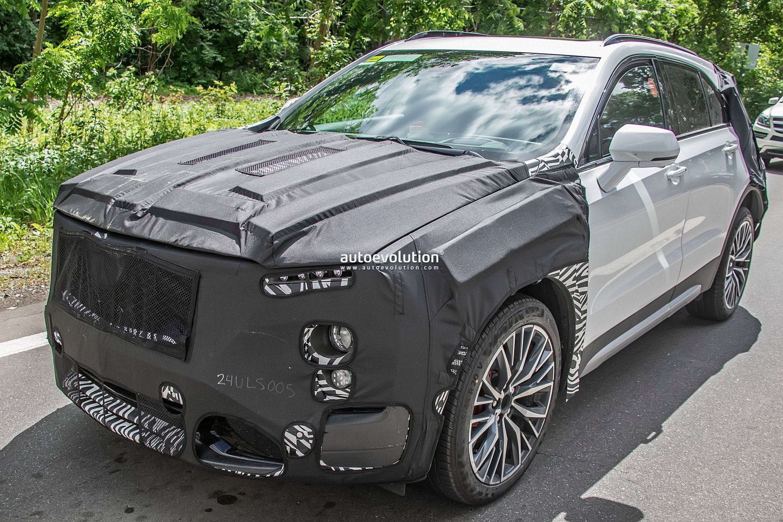 2024 Cadillac XT4 Going Under the Knife, Oversized Screen Gives It an
