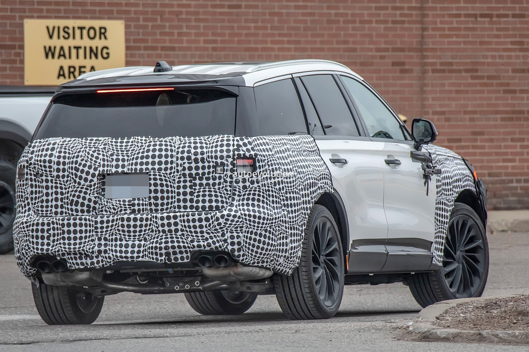 2024 Lincoln Aviator Facelift Shows Restyled Front End, New