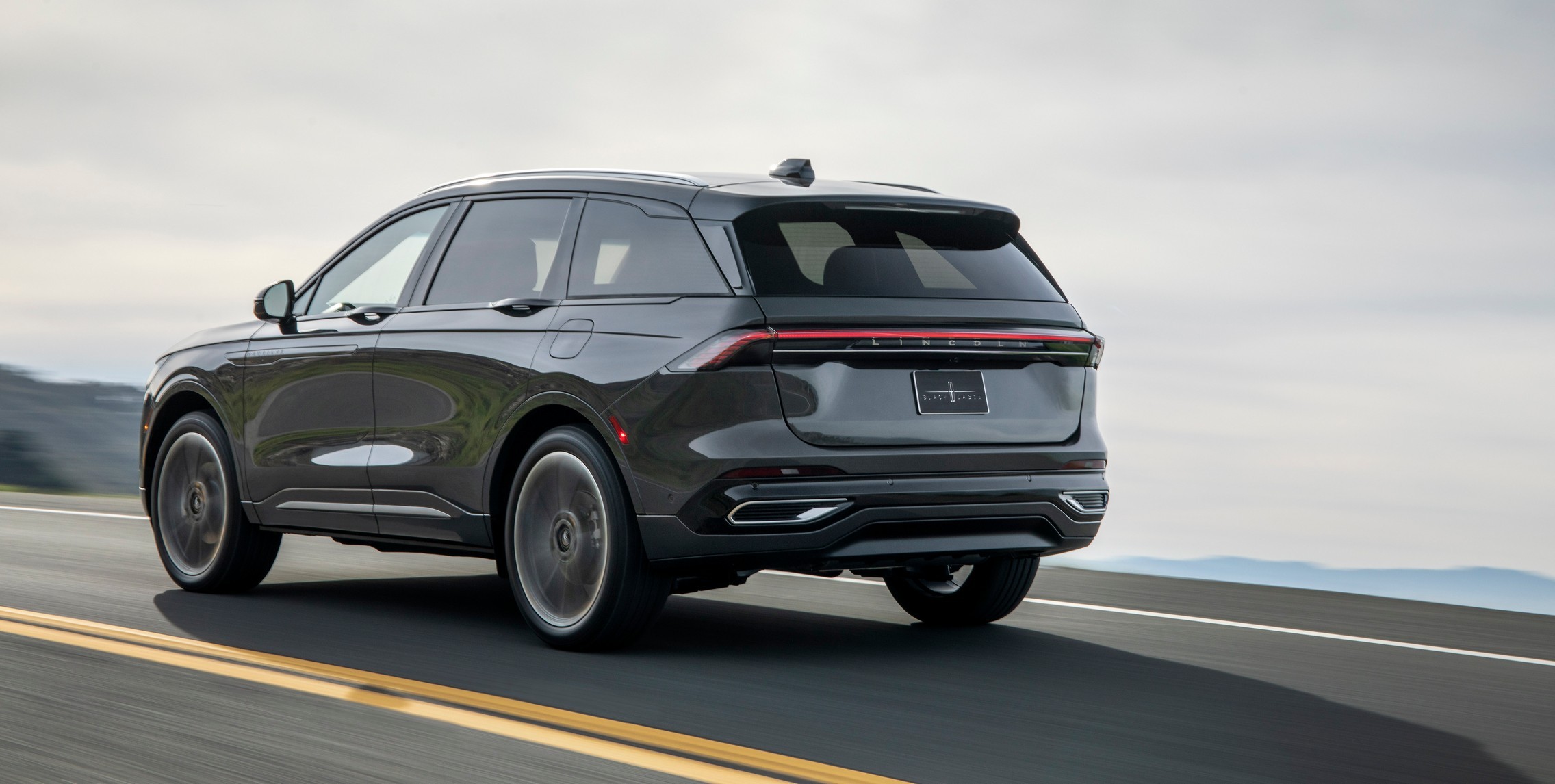 2024 Lincoln Nautilus Debuts as Big American Turbo or Hybrid Luxury SUV