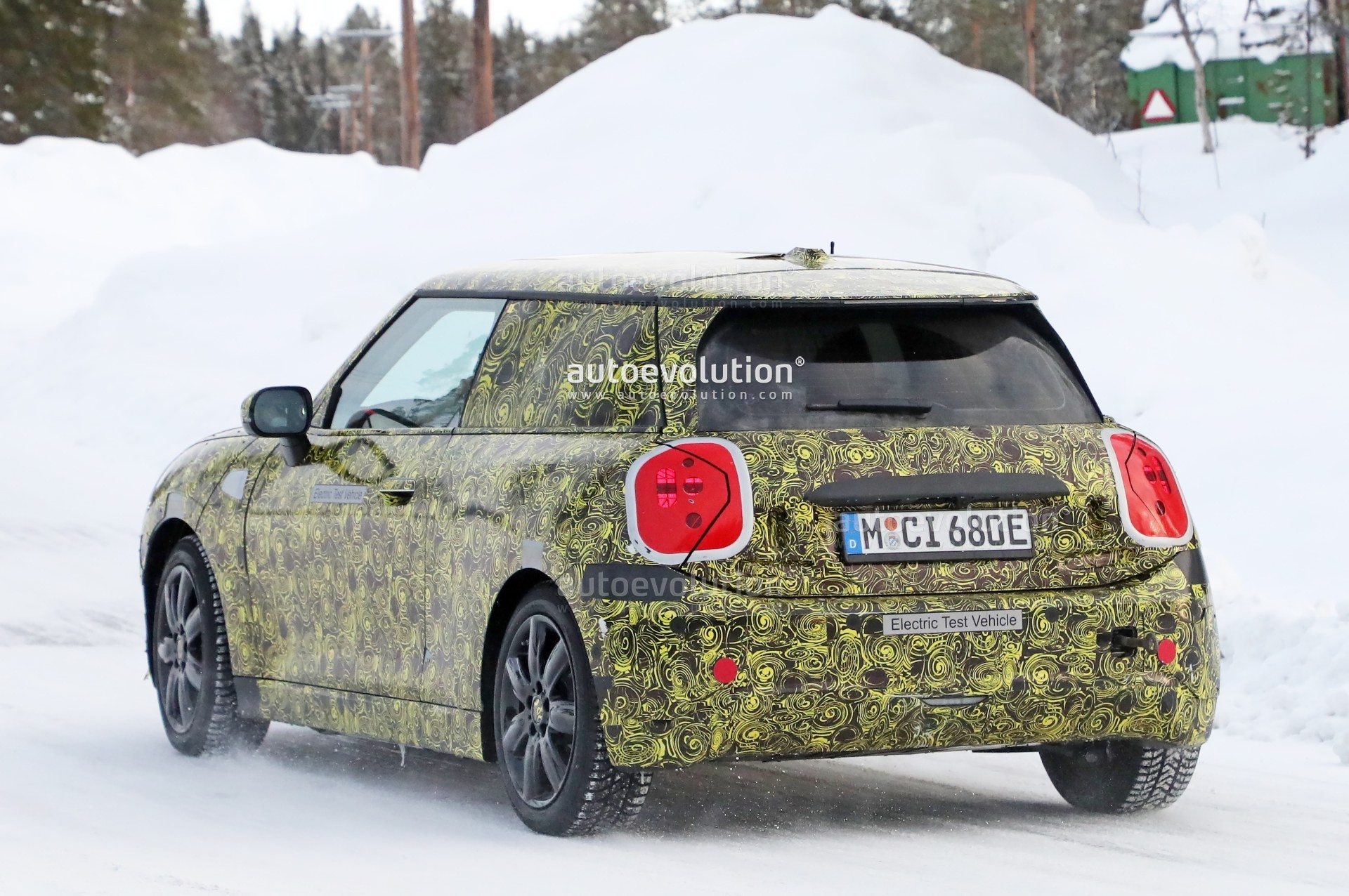 2024 MINI Cooper Electric Model Gets Officially Teased, We Have Spyshots of It autoevolution