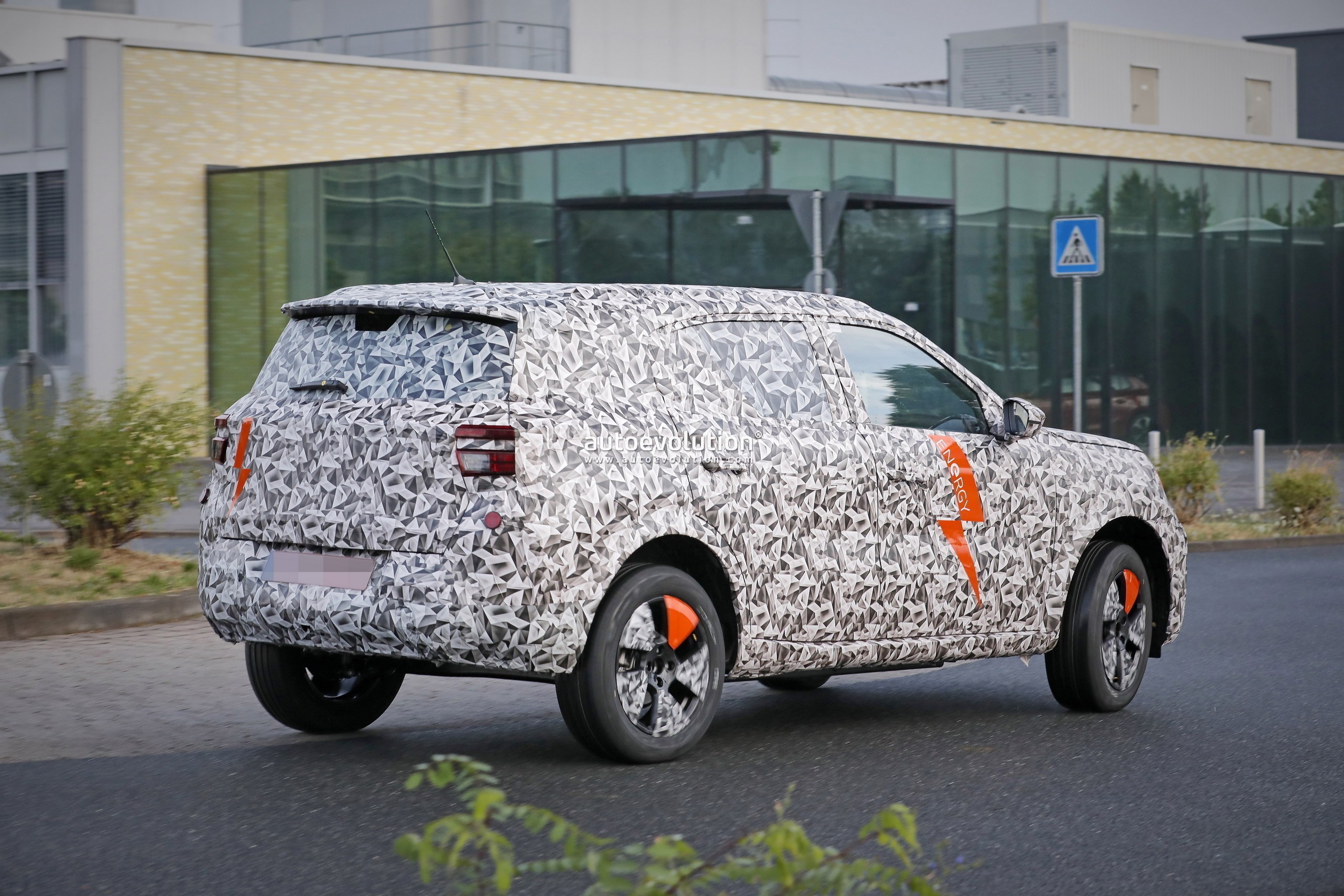 2024 Opel Crossland EV Spied: Stellantis Prepping Another Subcompact  Electric Crossover - autoevolution