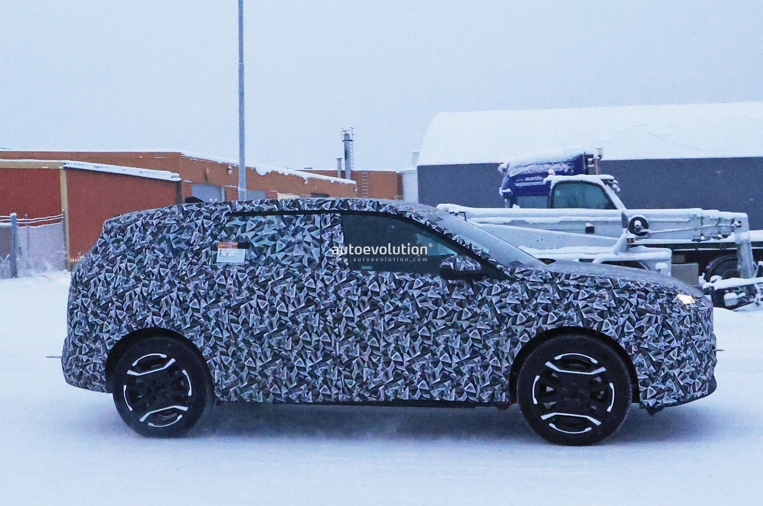 Next-Gen Peugeot 5008 Spied For The First Time With Boxy Shape