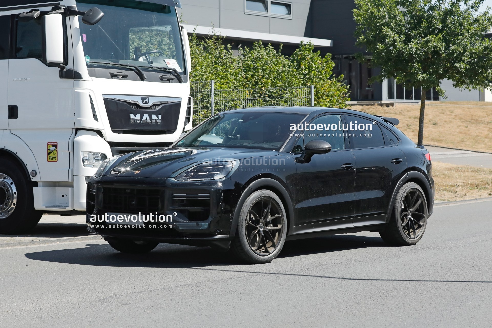 2024 Porsche Cayenne Coupe GTS Facelift Spied for the First Time