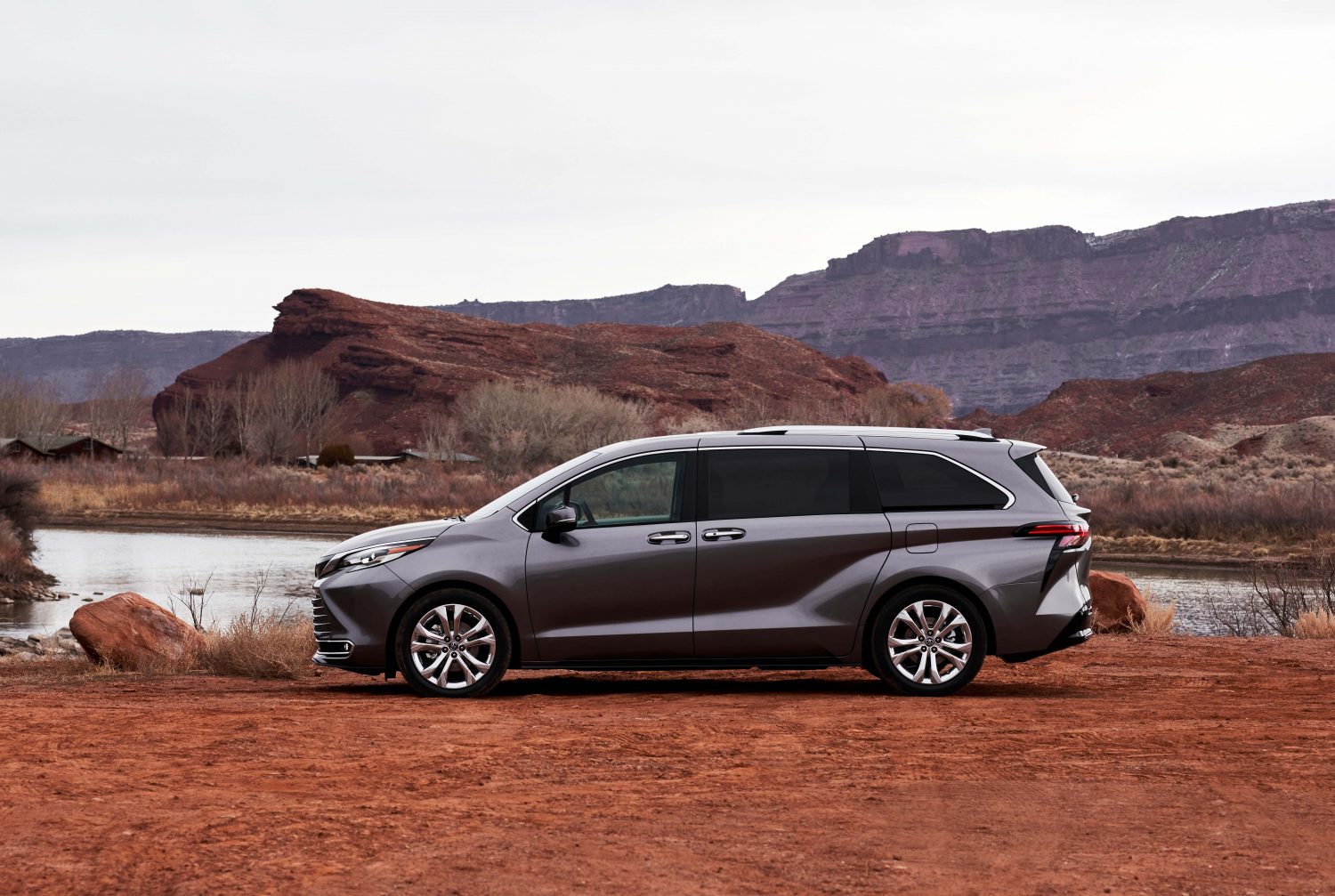2024 Toyota Sienna Minivan Adds XSE Premium Package, Returns 36 MPG