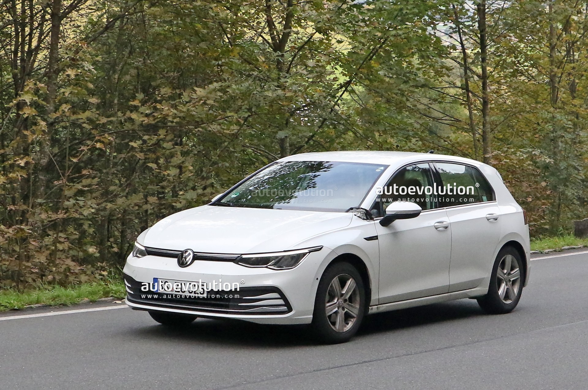 2024 Volkswagen Golf 8 Facelift Spied for the First Time, Has a Massive