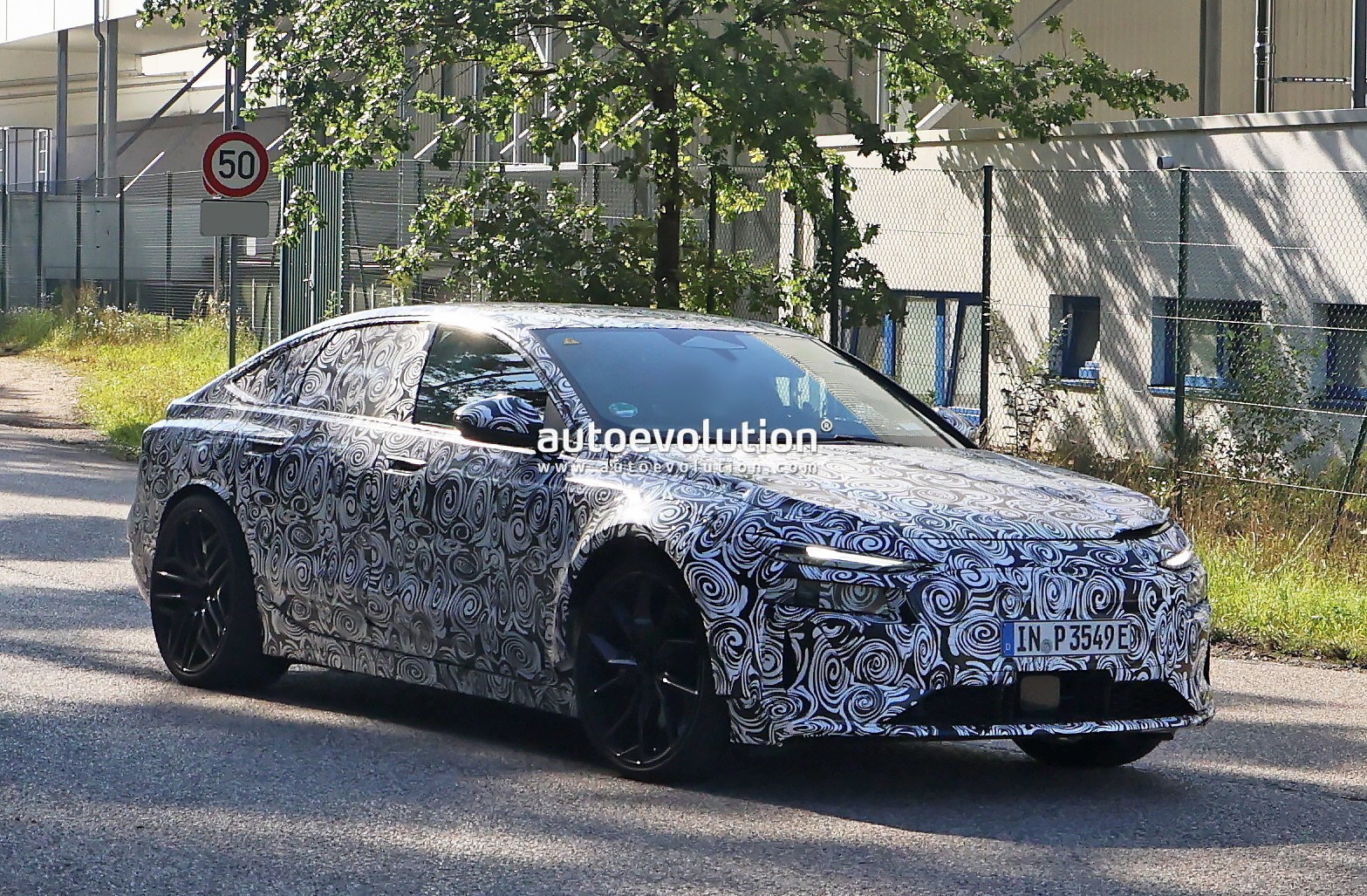 2025 Audi RS 6 e-tron Spied Flaunting Widebody Design, Over 800 Electric  Horses Rumored - autoevolution