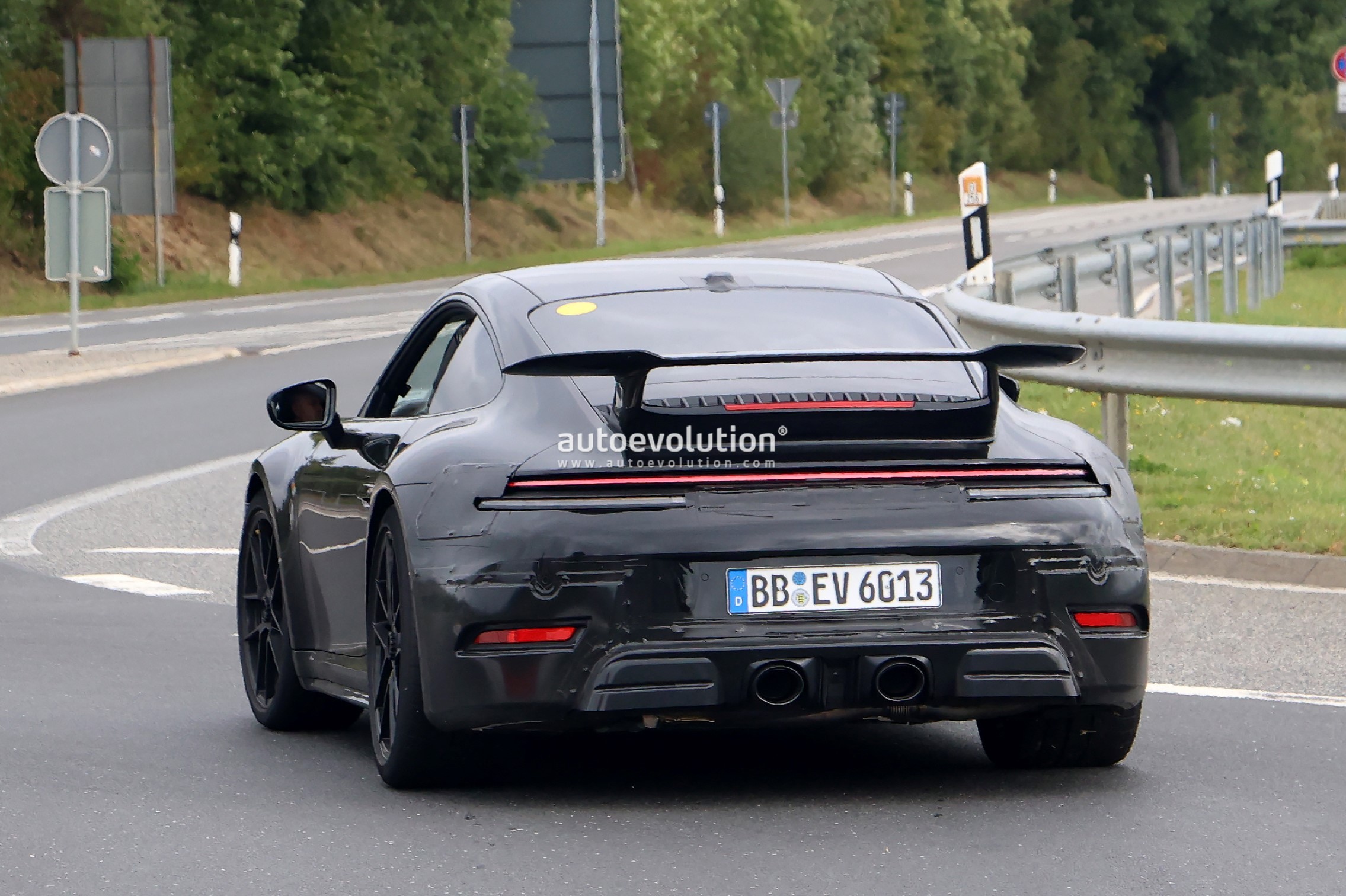 https://s1.cdn.autoevolution.com/images/news/gallery/2025-porsche-911-engine-options-allegedly-include-new-36-liter-naturally-aspirated-boxer_17.jpg
